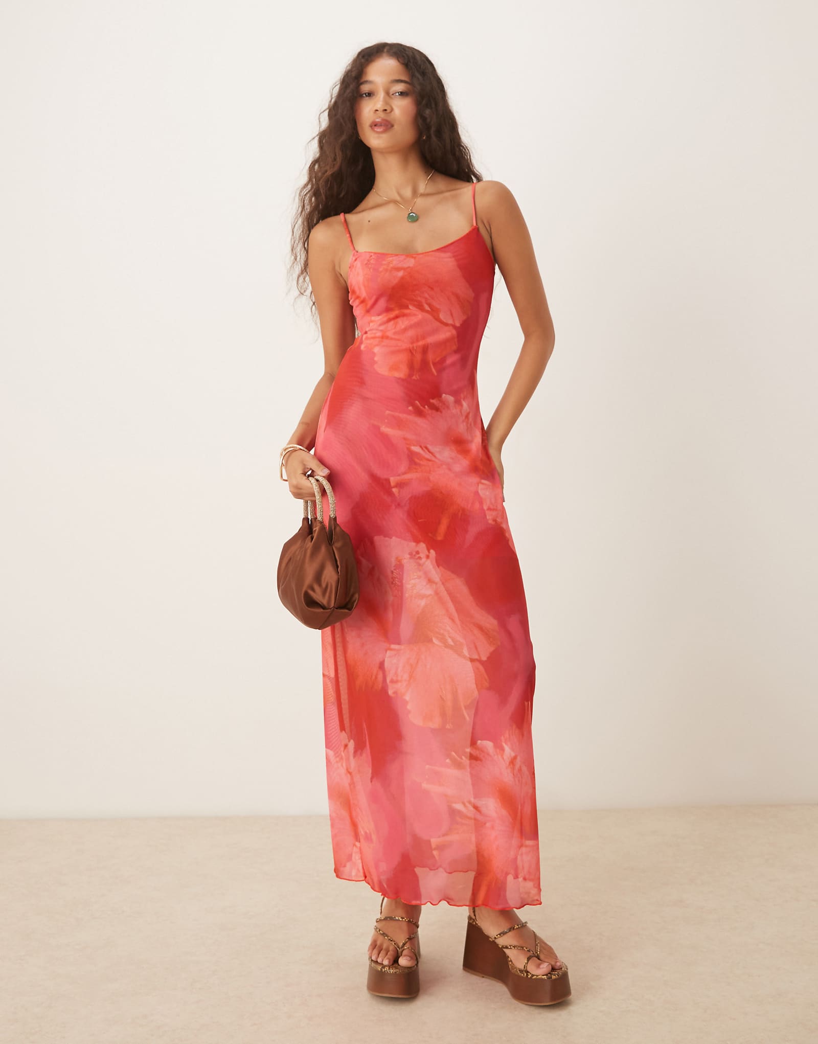 Пляжное макси-платье Wild Lovers Bella Vista из сетки с цветочным принтом кораллового цвета 16790₽