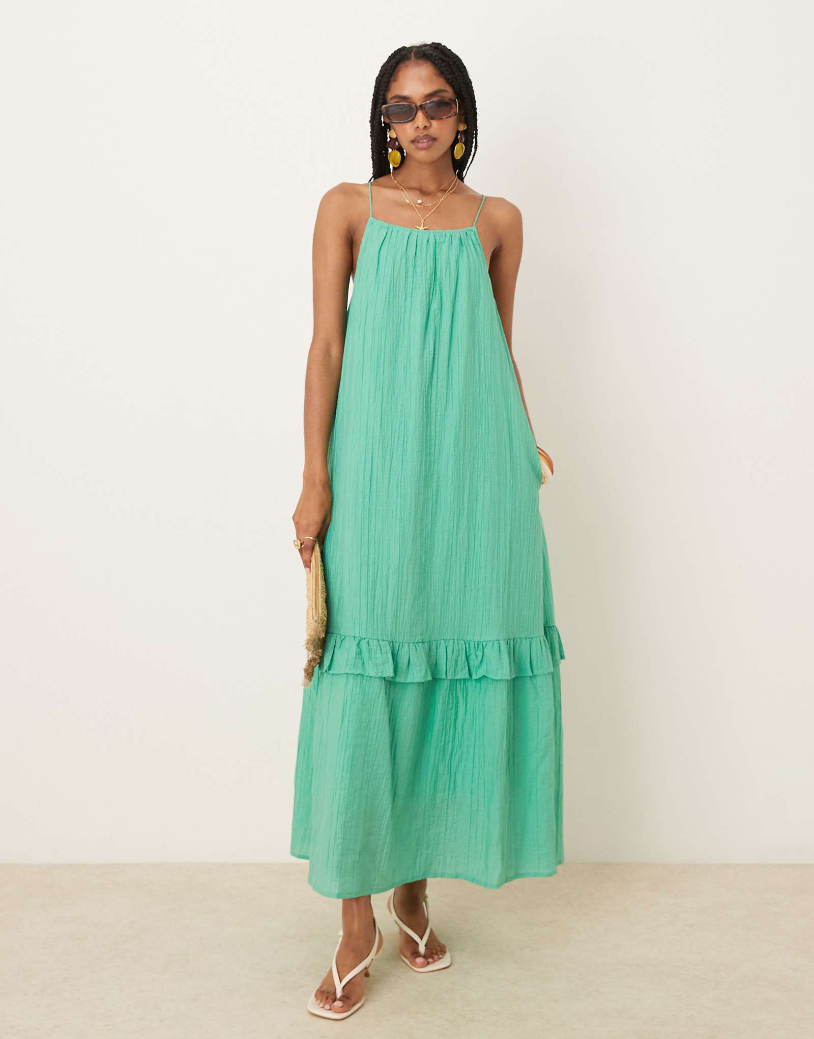 Премиальное платье макси на бретельках с оборками по низу YAS premium в каплевидно-зеленом цвете 28390₽