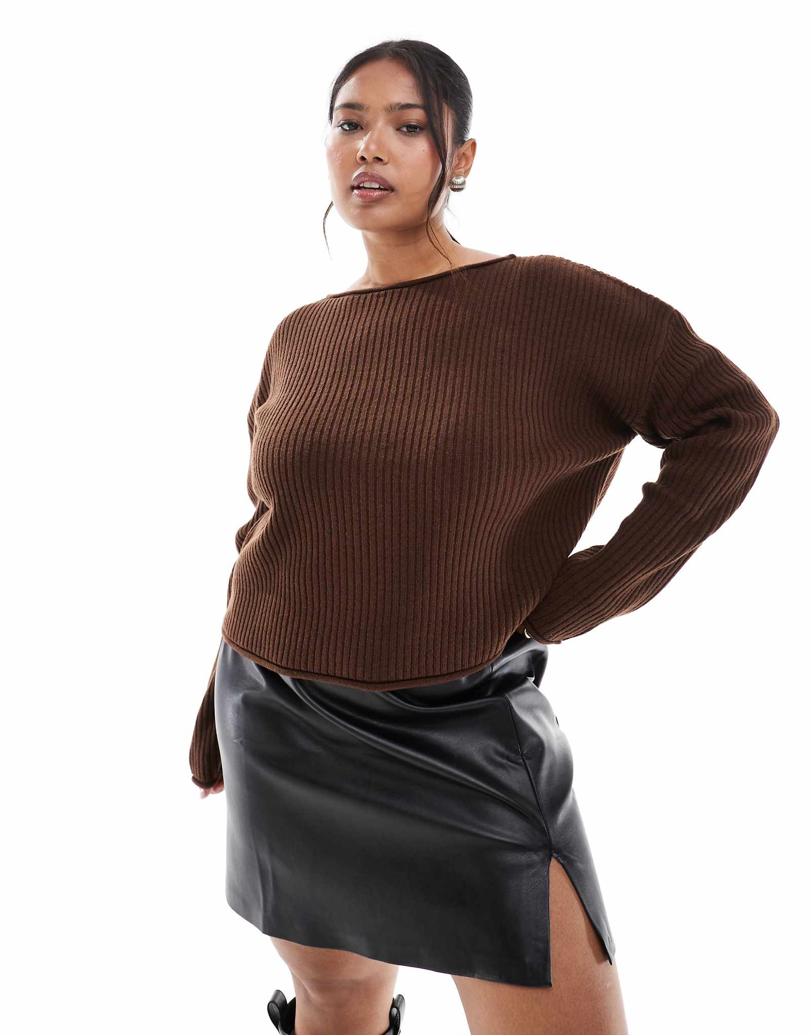 ДИЗАЙНЕРСКИЙ свитер ASOS с округлым вырезом и квадратной вязкой в рубчик с закатанными краями шоколадного цвета 4690₽