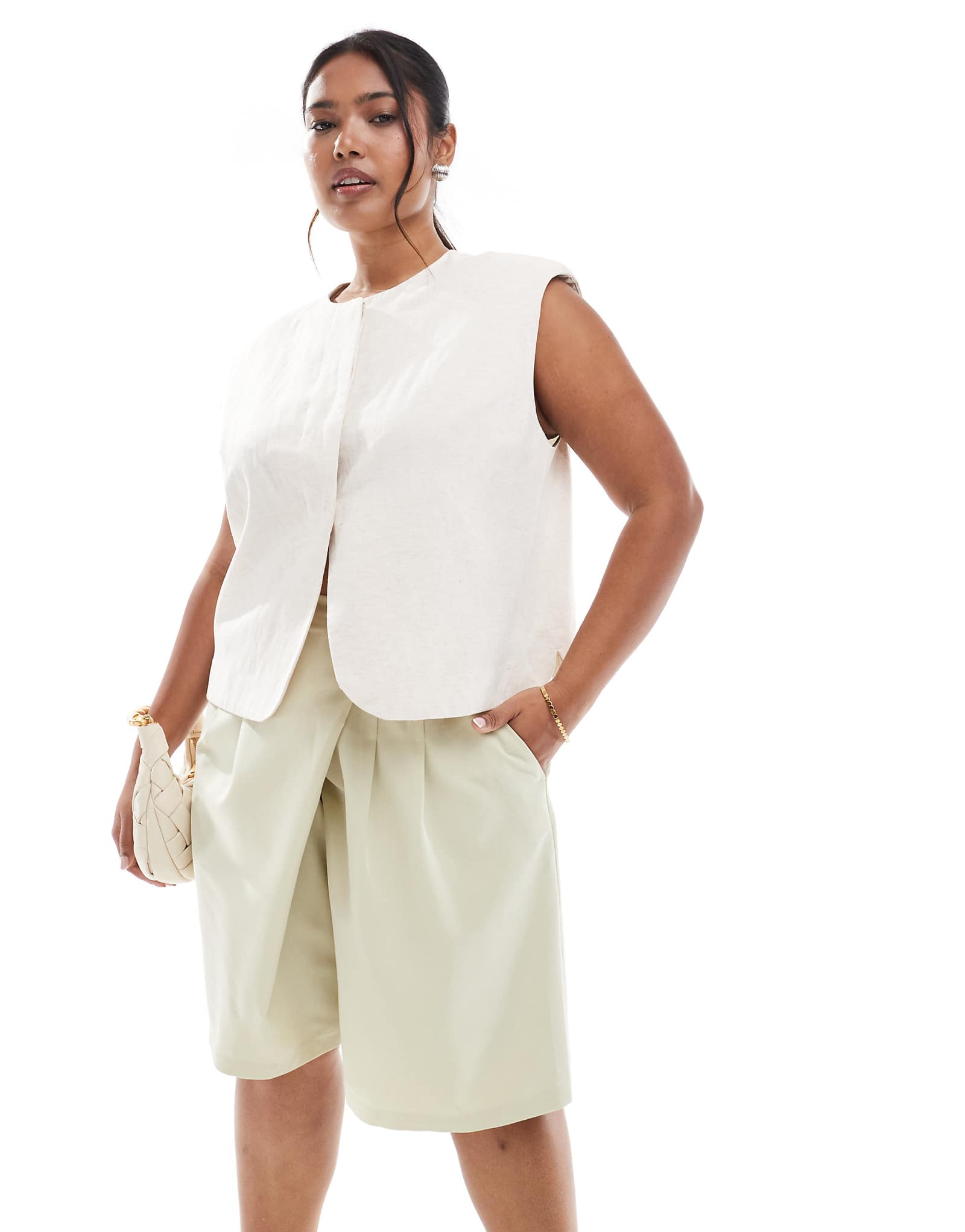 Удлиненные шорты свободного кроя от ASOS DESIGN Curve фисташкового цвета сшитые по индивидуальному заказу 6490₽