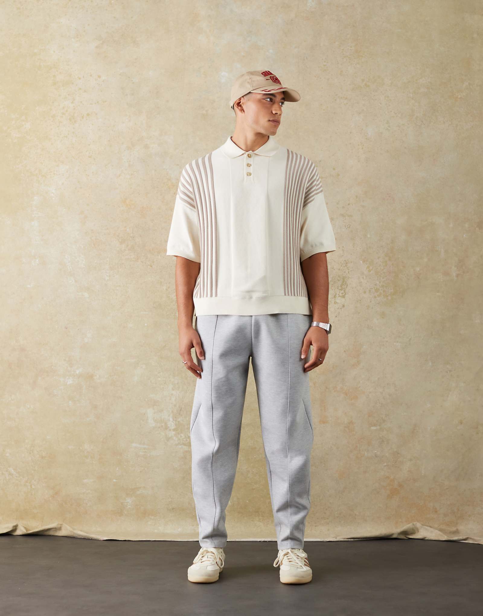 Зауженные спортивные брюки ASOS DESIGN с двумя лицевыми сторонами и защипами из серого вереска 8790₽