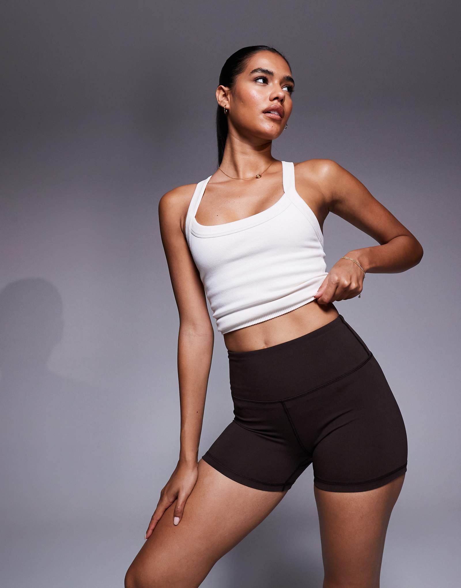 4505 Icon мягкие на ощупь 3-дюймовые микро-шорты с завышенной талией шоколадного цвета 4090₽