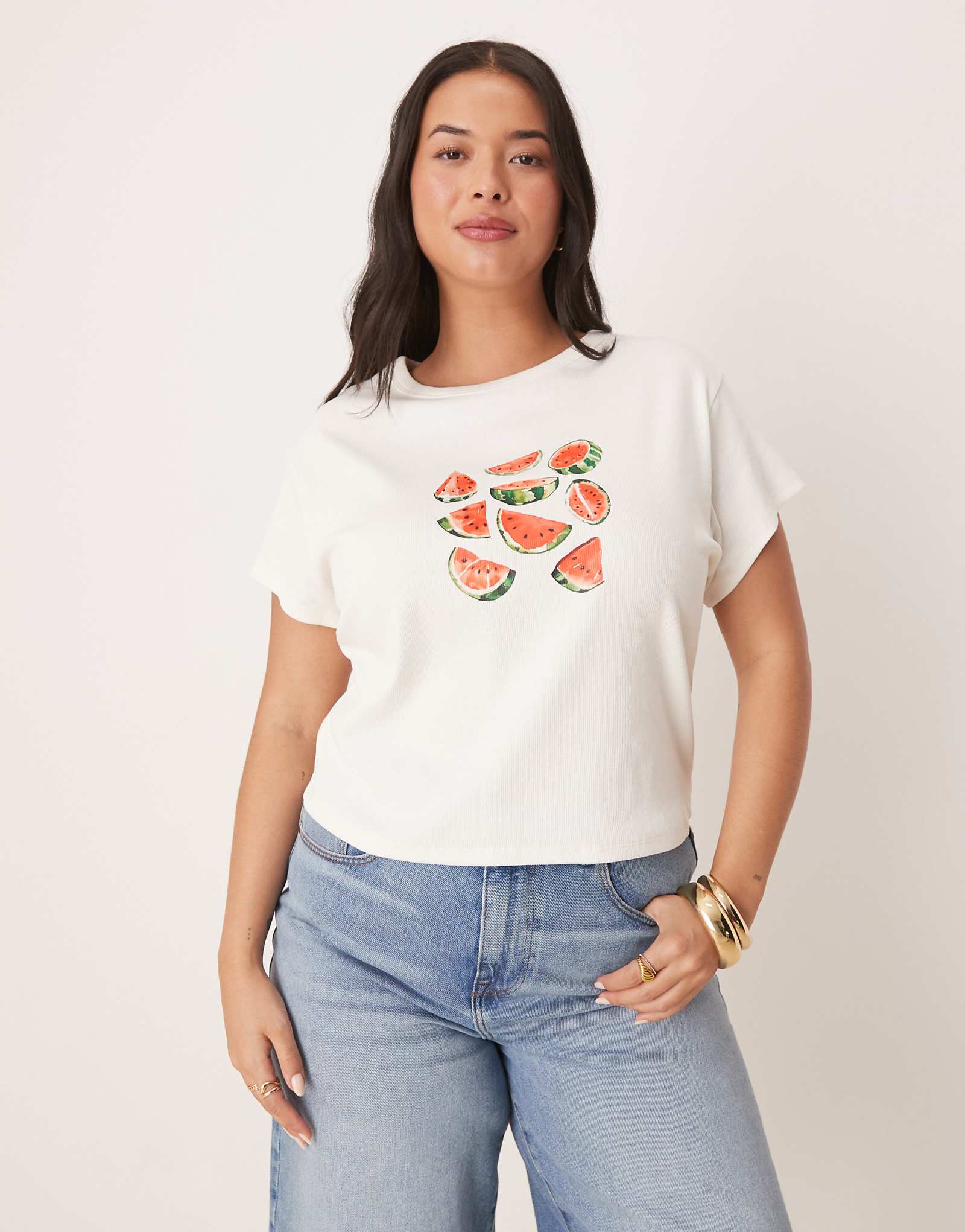 Детская футболка ASOS DESIGN Curve с рисунком арбузных фруктов кремового цвета 3690₽