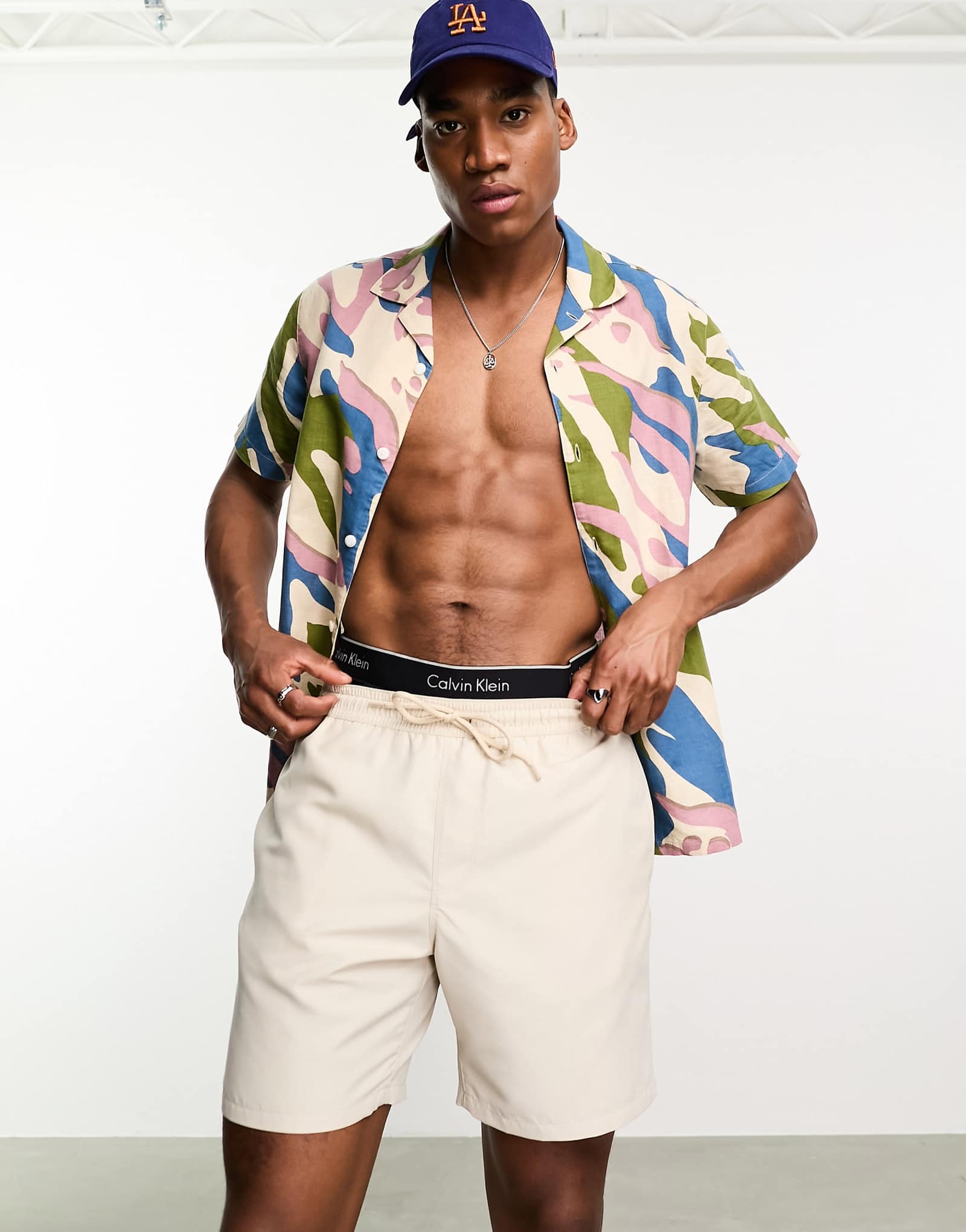 Рубашка с коротким рукавом и принтом с воротником-стойкой Farah Tandang revere темно-белого цвета 27990₽