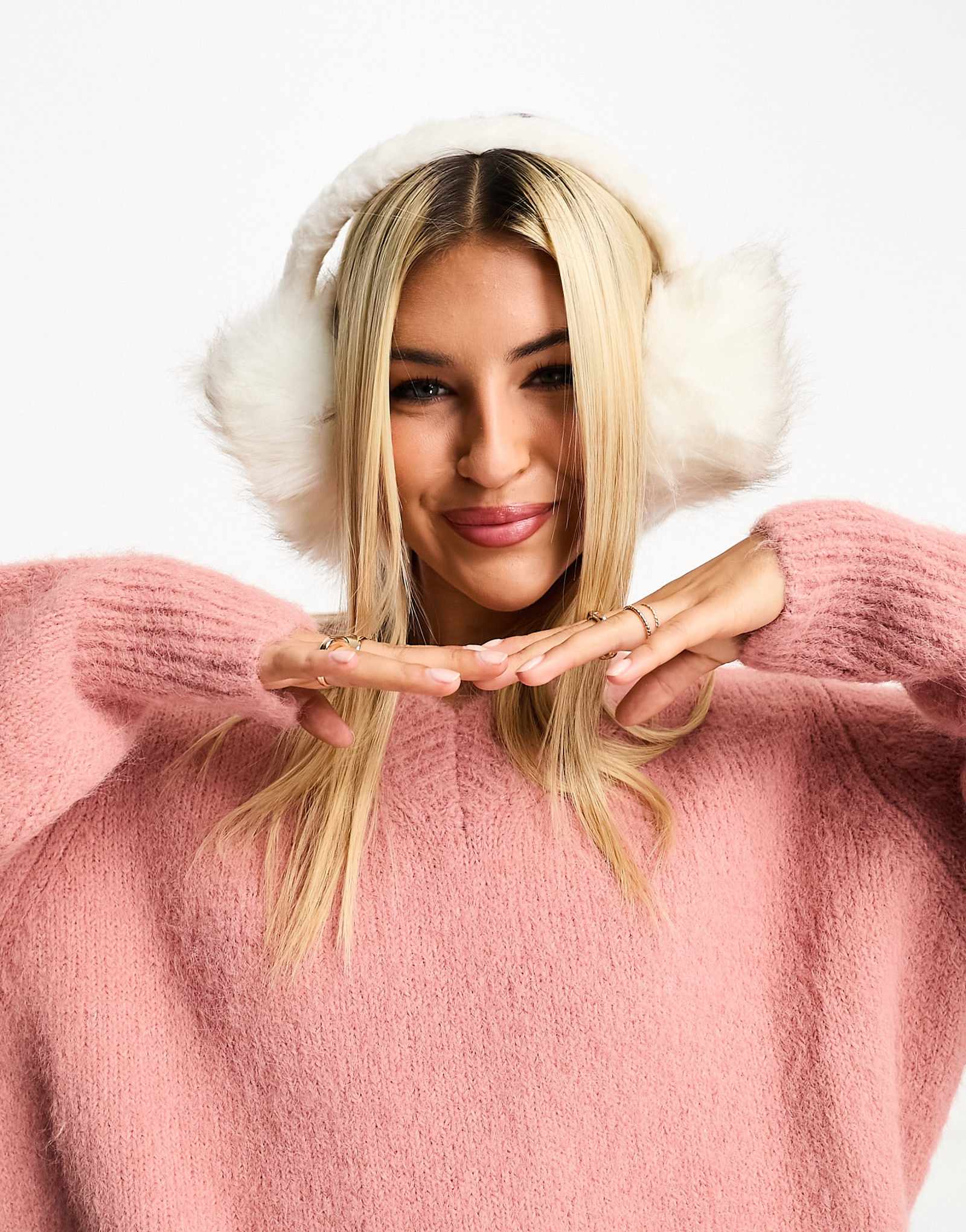 Мои аксессуары Лондонские плюшевые наушники-вкладыши из искусственного меха белого цвета 5090₽