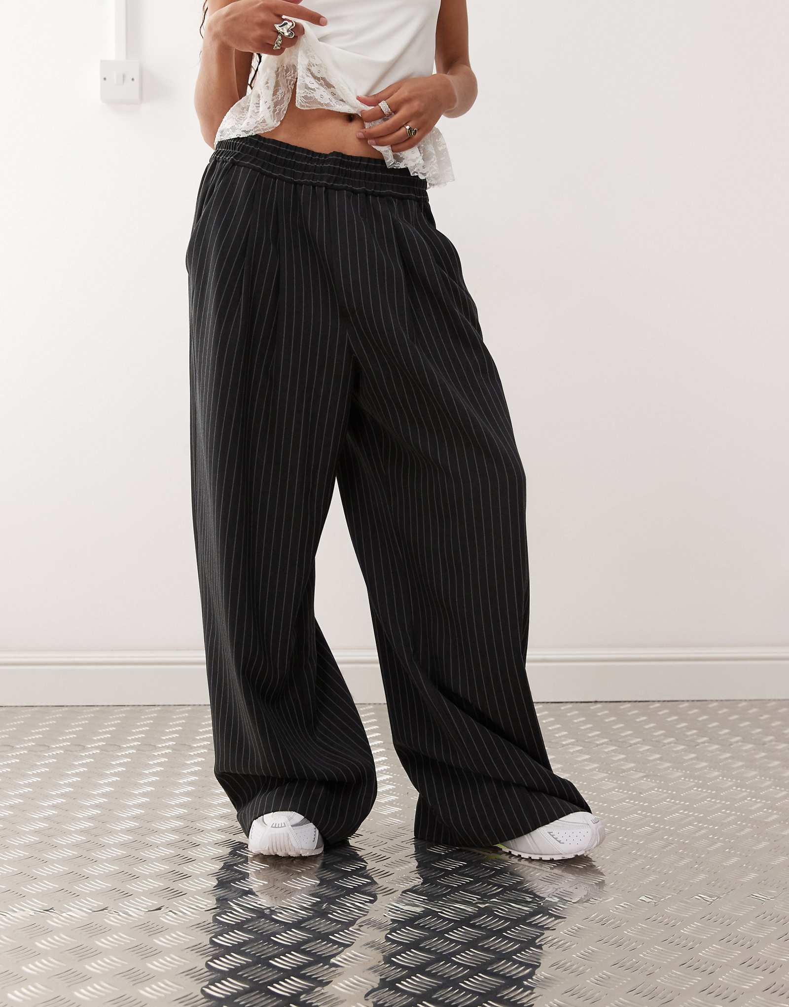 СГОВОР с непринужденными брюками в серую полоску 12790₽