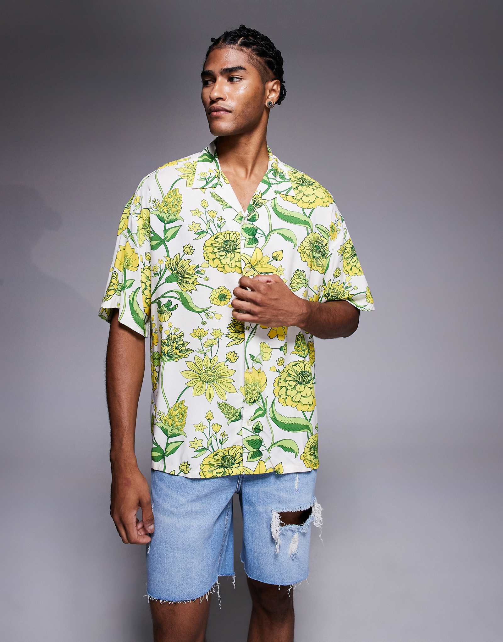 Рубашка ADPT oversize с цветочным принтом кремового цвета