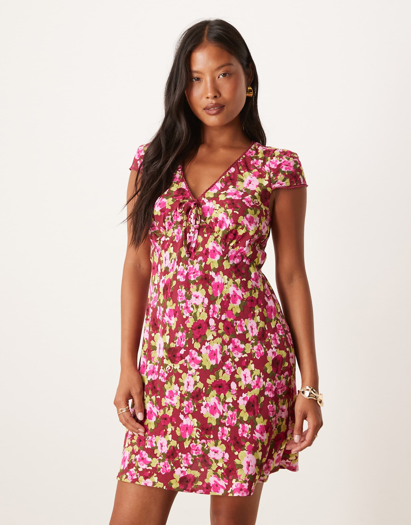 Мини-платье Nobodys Child Petite Rosa с V-образным вырезом в розовый цветочек 17390₽