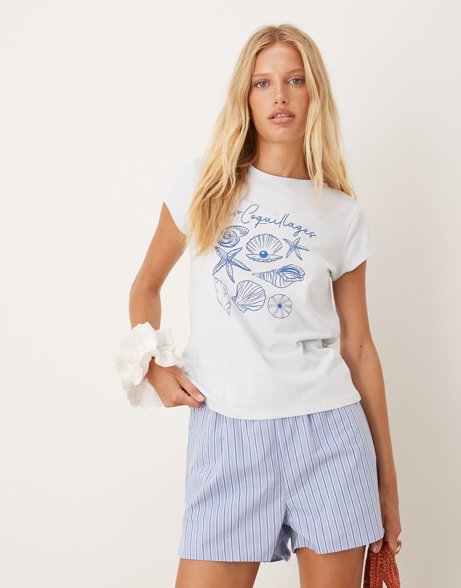 Футболка Mango с принтом в виде ракушек белого цвета 5290₽