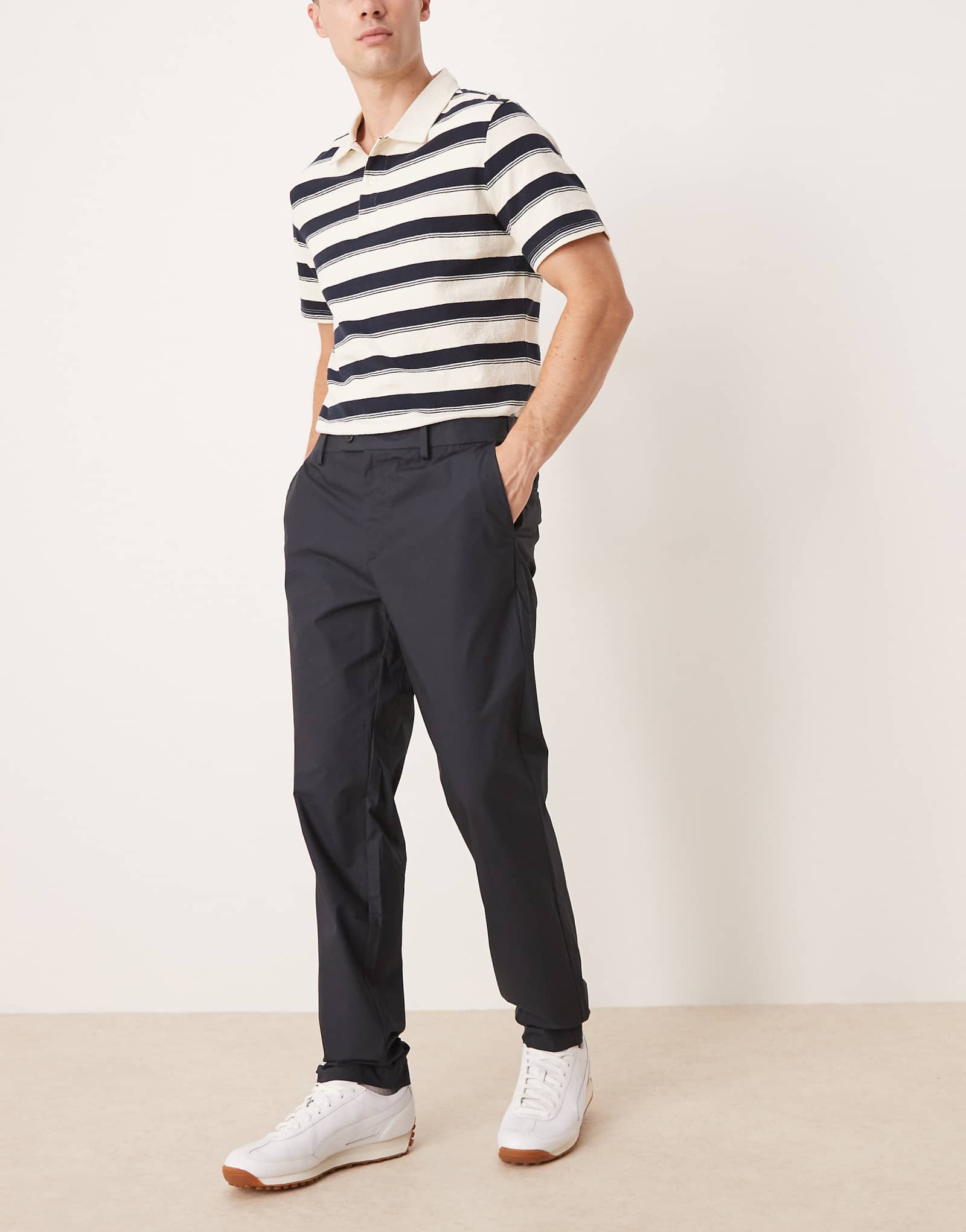 Облегающие брюки из хлопка Mango темно-синего цвета 11390₽