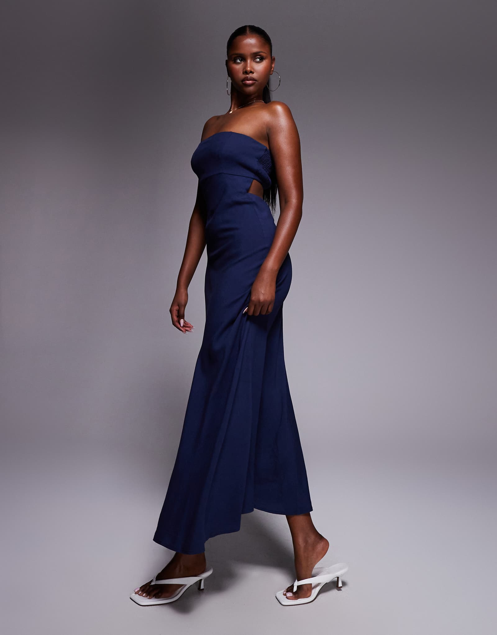 Макси-платье Princess Polly из льняной смеси бандо с гофрированным вырезом на спине темно-синего цвета 5290₽
