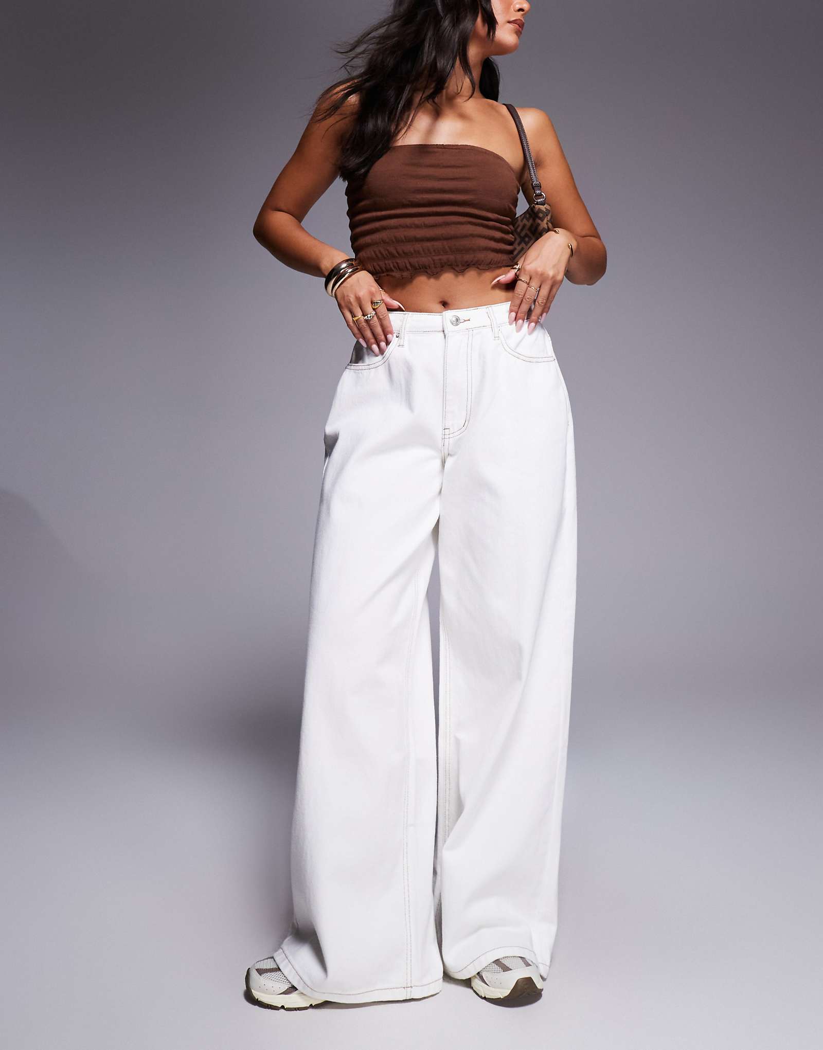 Мешковатые широкие джинсы средней посадки Princess Polly с контрастной строчкой кремового цвета 15290₽