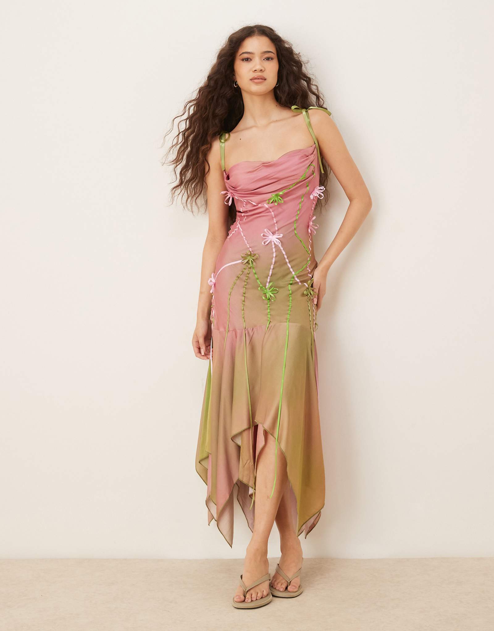 Миди-платье Tyler McGillivary sylvia rainbow swamp с лентой, украшенное разноцветными