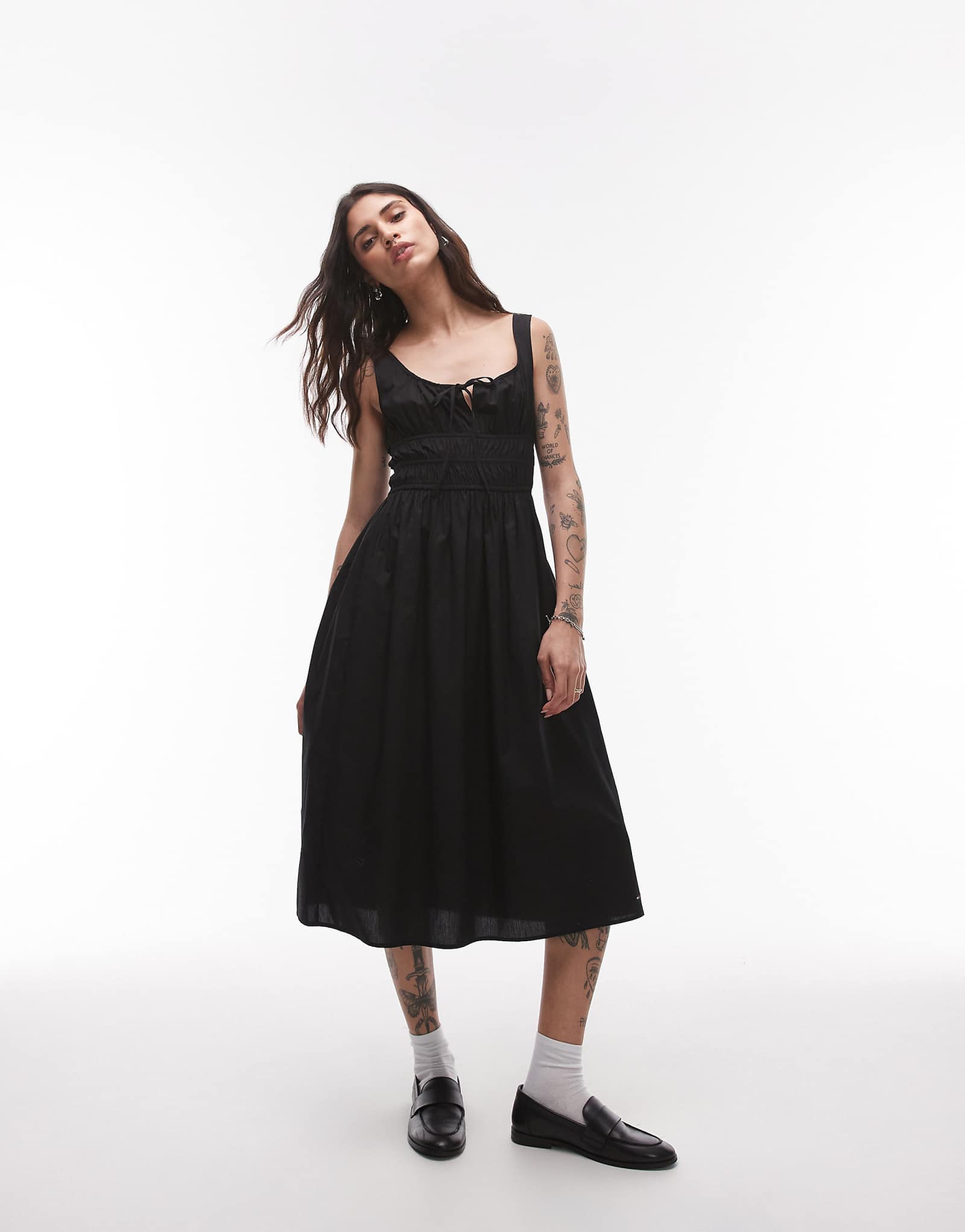 Черное поплиновое платье миди с рюшами от Tommy Jeans 28390₽