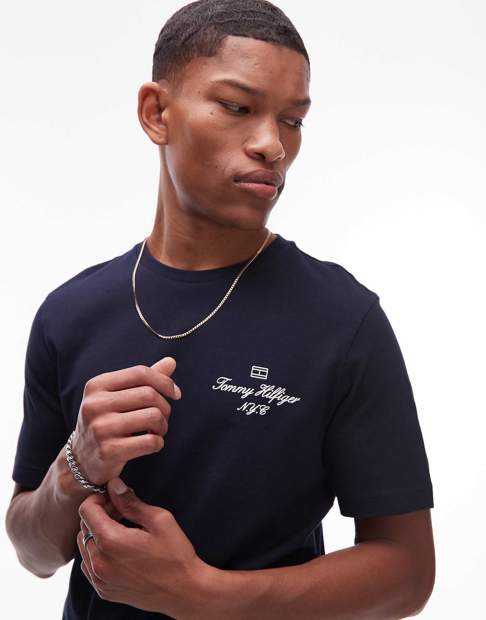 Футболка с надписью Tommy Hilfiger черного цвета 11990₽