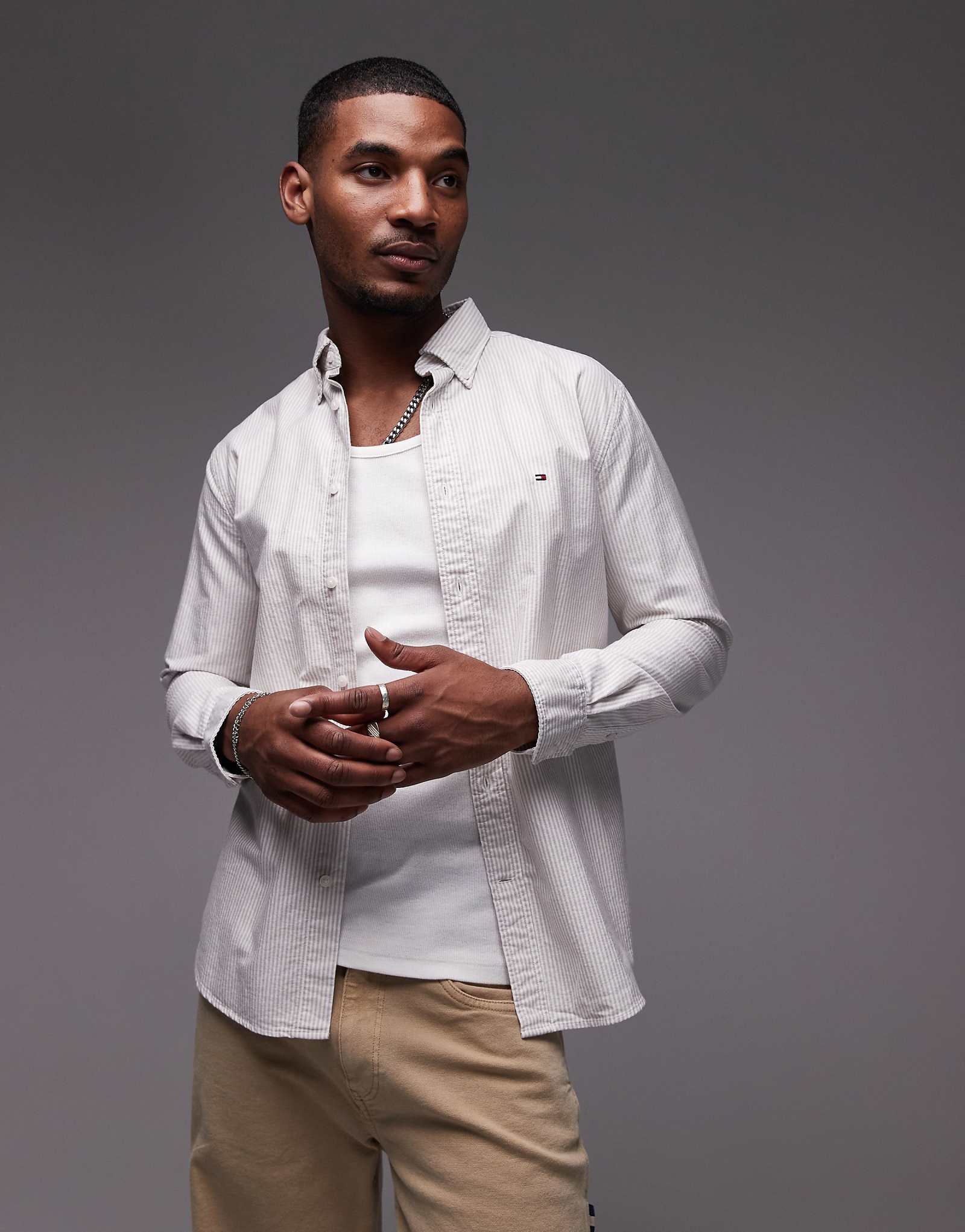 Оксфордская рубашка Tommy Hilfiger с длинным рукавом в бежевую полоску