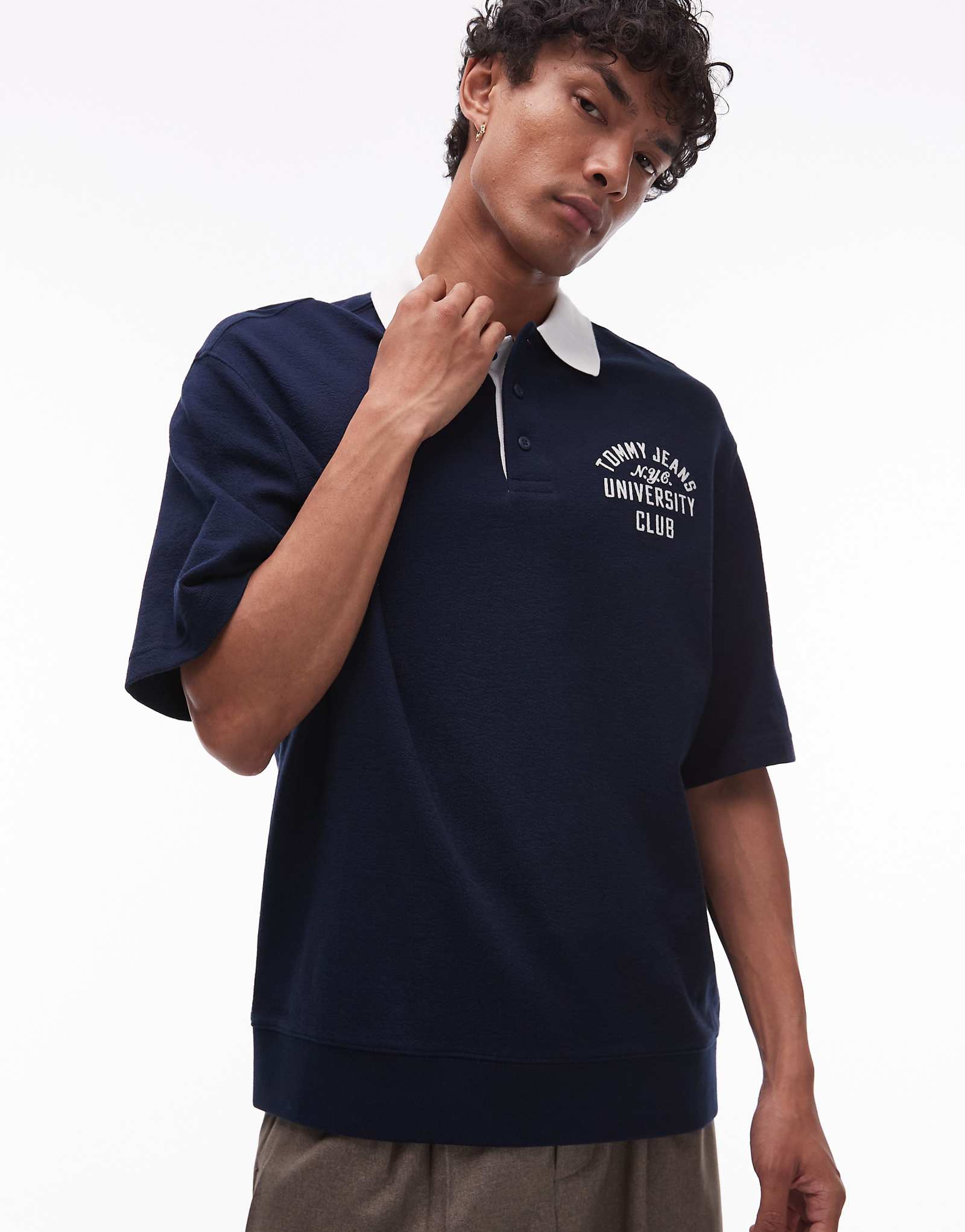 Регбийное поло университетского клуба Томми Джинс темно-синего цвета 23890₽