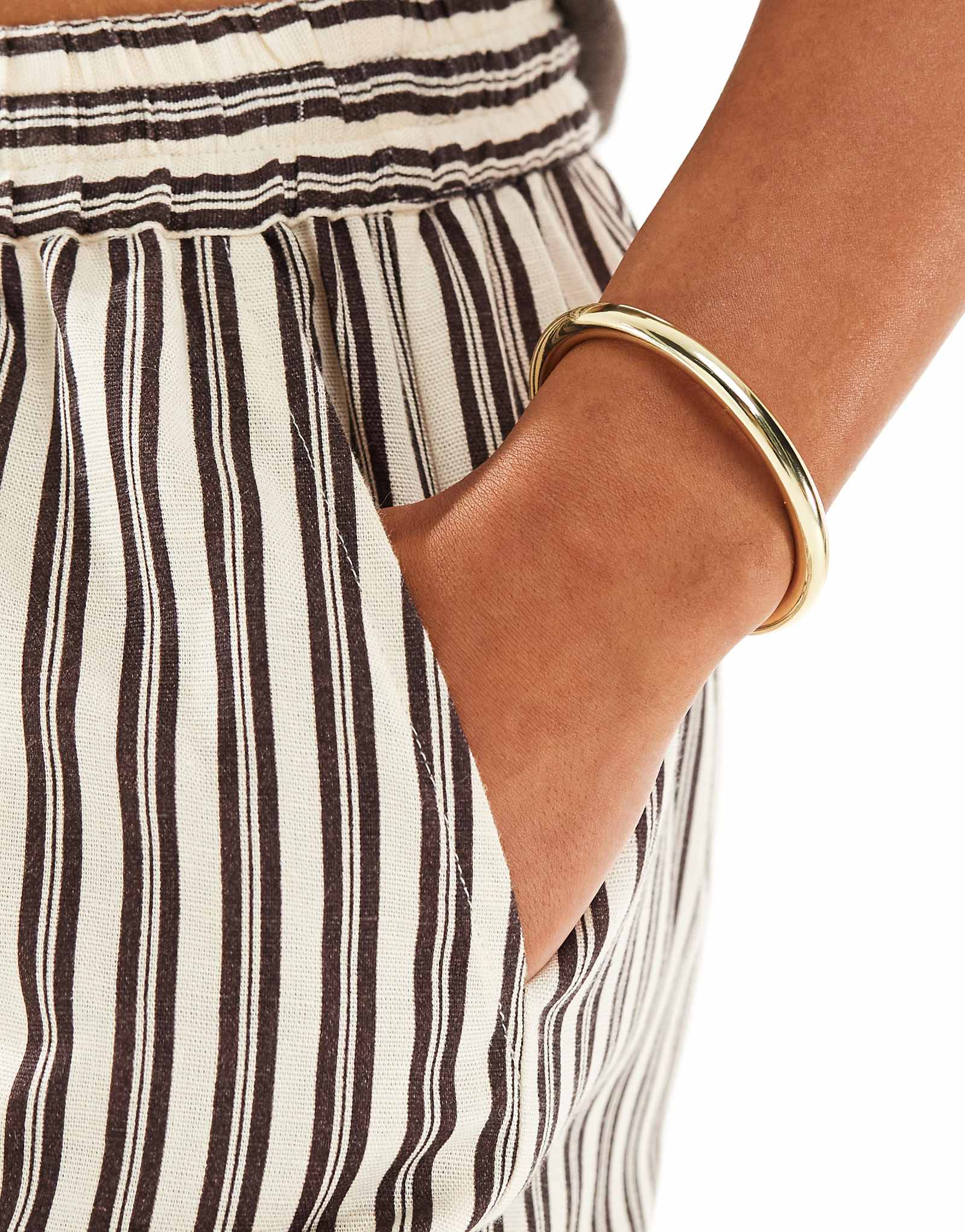 Детали гладкий металлический браслет из золота 4490₽