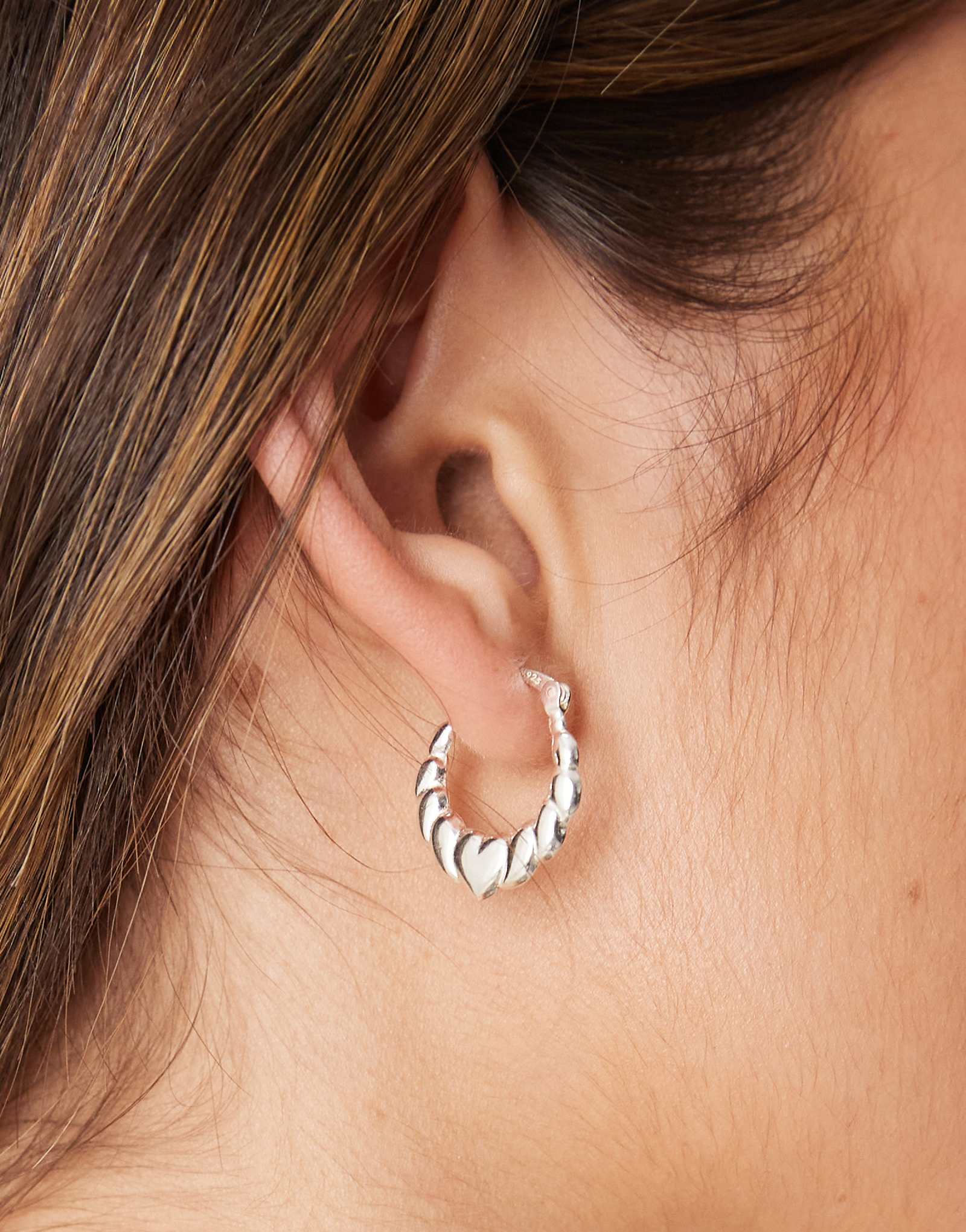 Винтажные серьги-кольца в виде сердечек из чистого серебра Seol + Gold