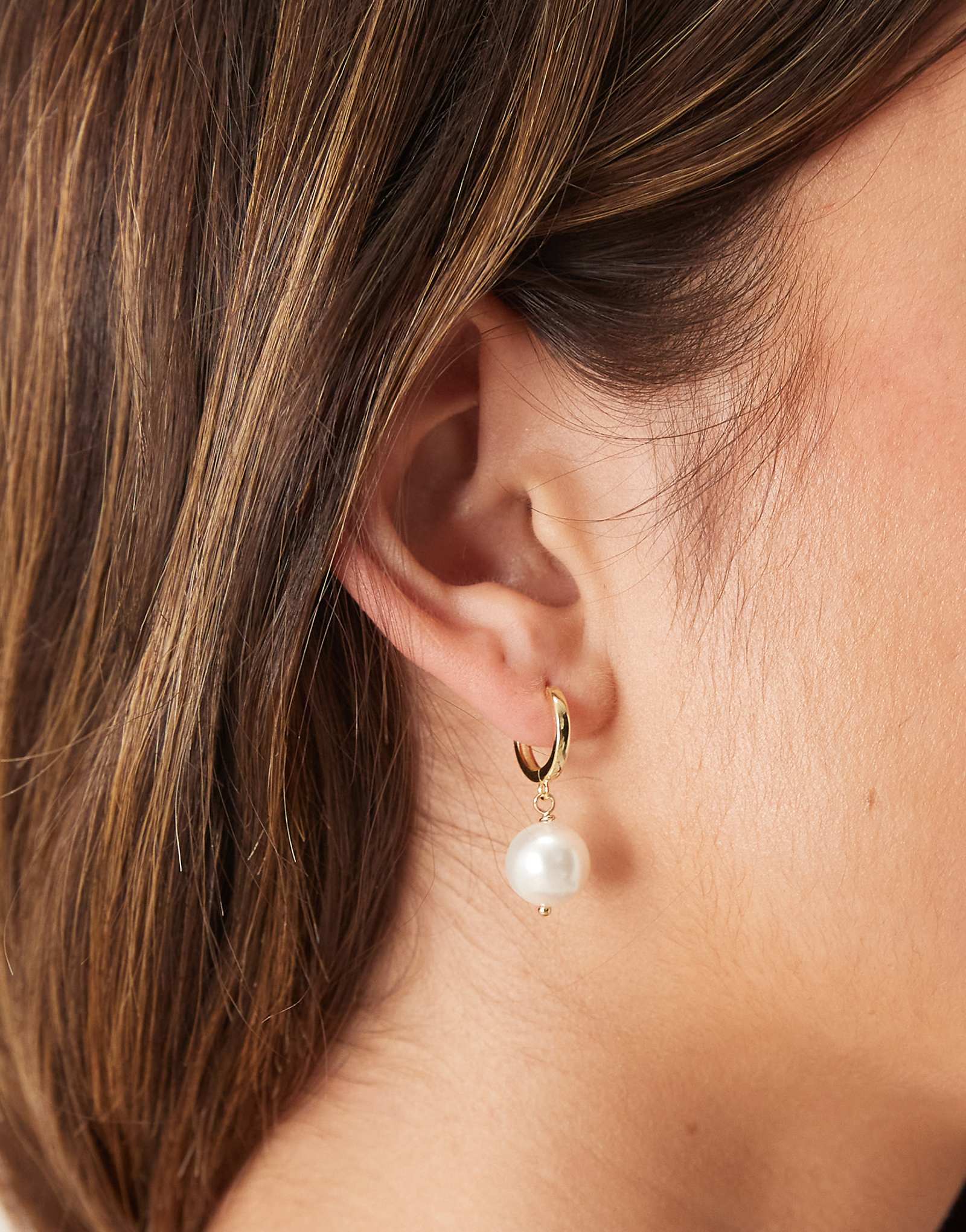 Серьги-кольца Seol + Gold с 18-каратным красным жемчугом vermeil в форме капли из золота