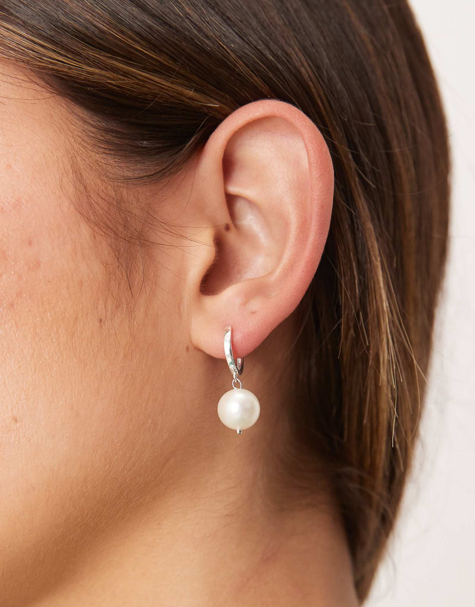 Серьги-кольца Seol Gold pearl drop из чистого серебра 10090₽