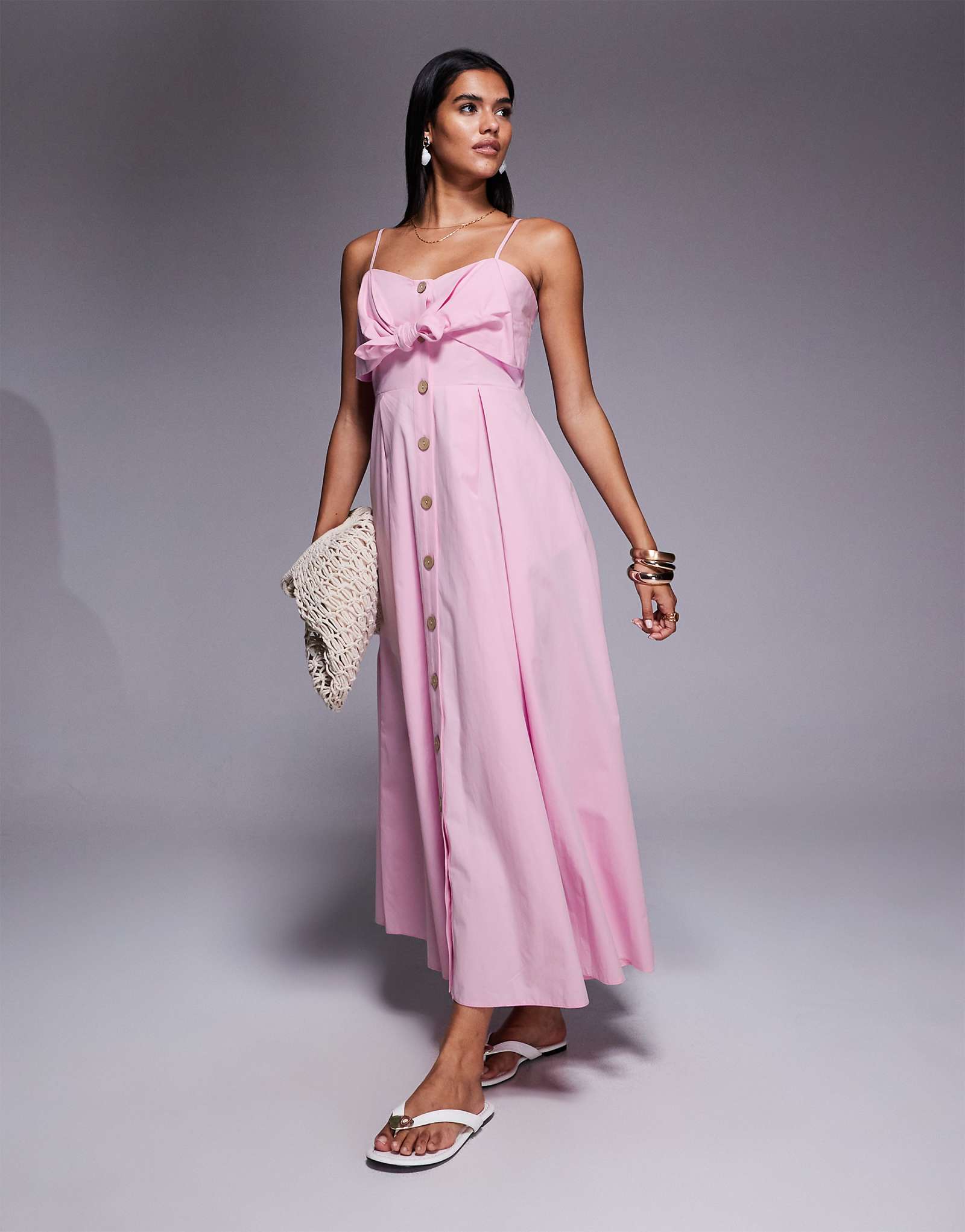 Розовое платье миди с бантом и пуговицами от River island розового цвета 21390₽