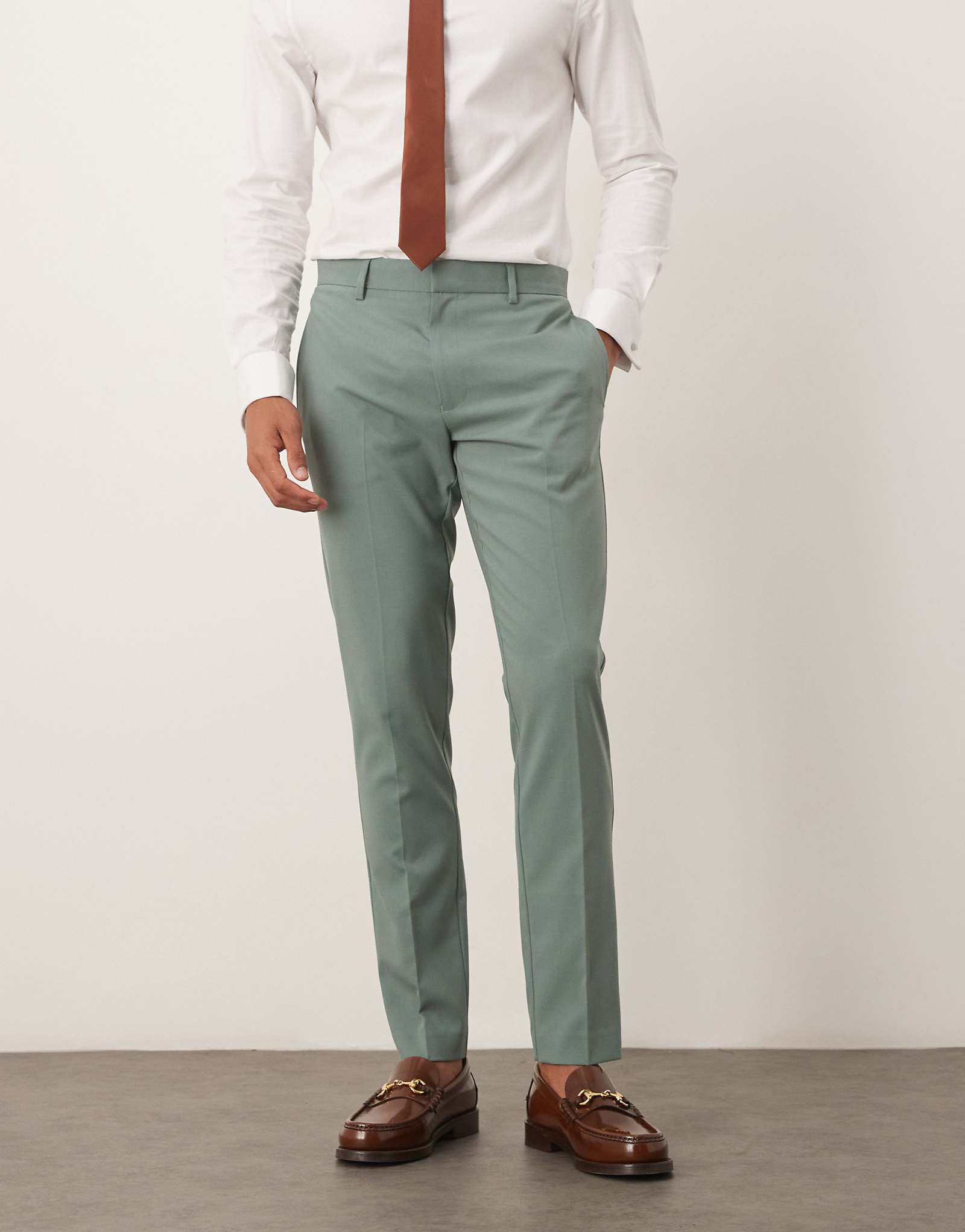 Узкие брюки ASOS DESIGN зеленые 6490₽