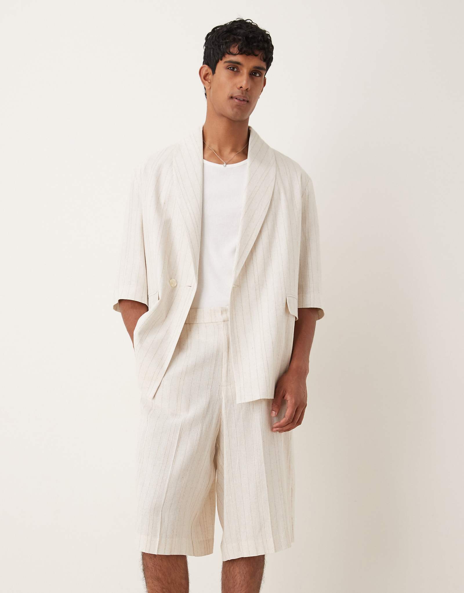 Шорты-бермуды из льна ASOS DESIGN оверсайз цвета песочного камня 10190₽