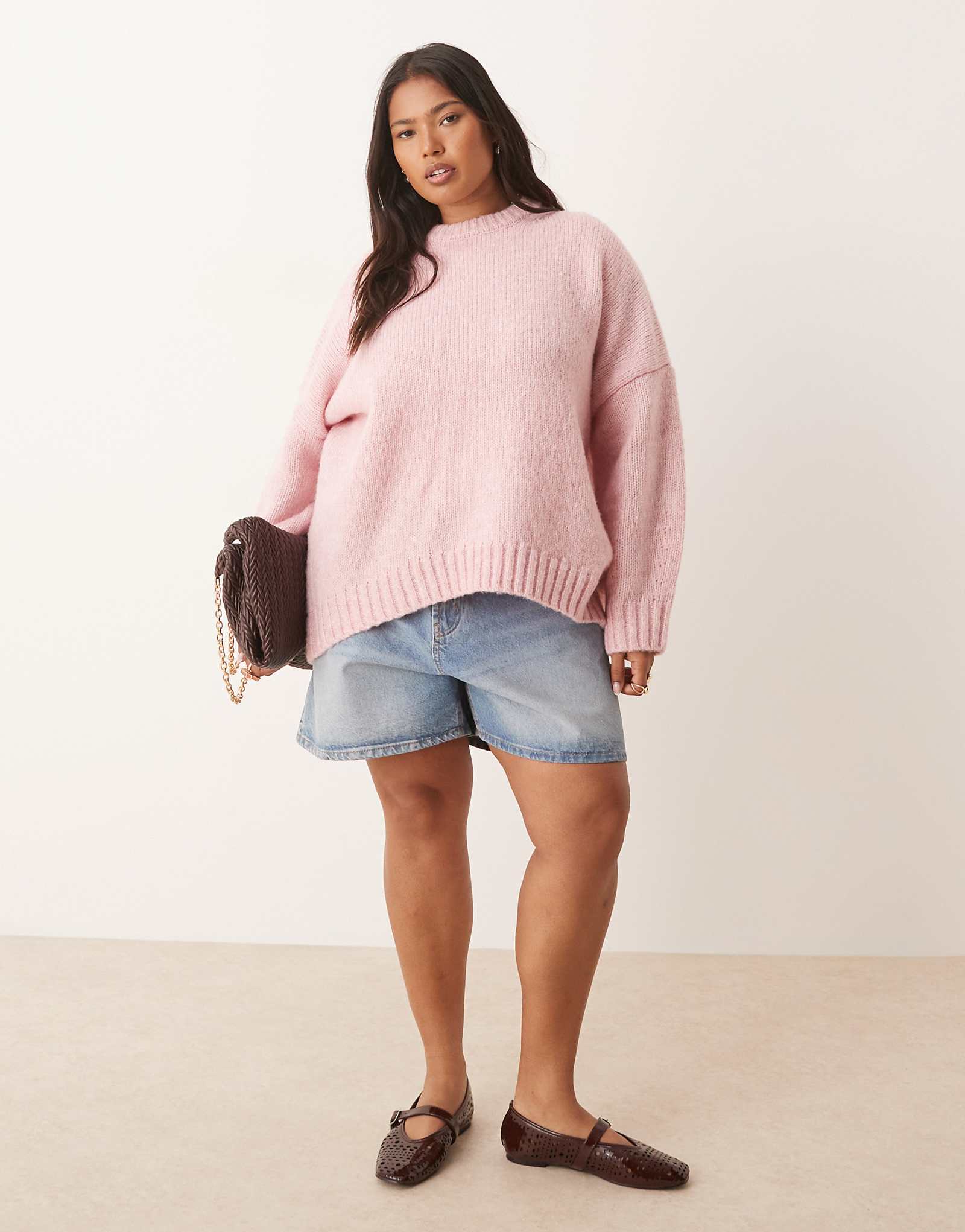 Свитер ASOS DESIGN Curve оверсайз с круглым вырезом и закругленным низом розового цвета 8790₽