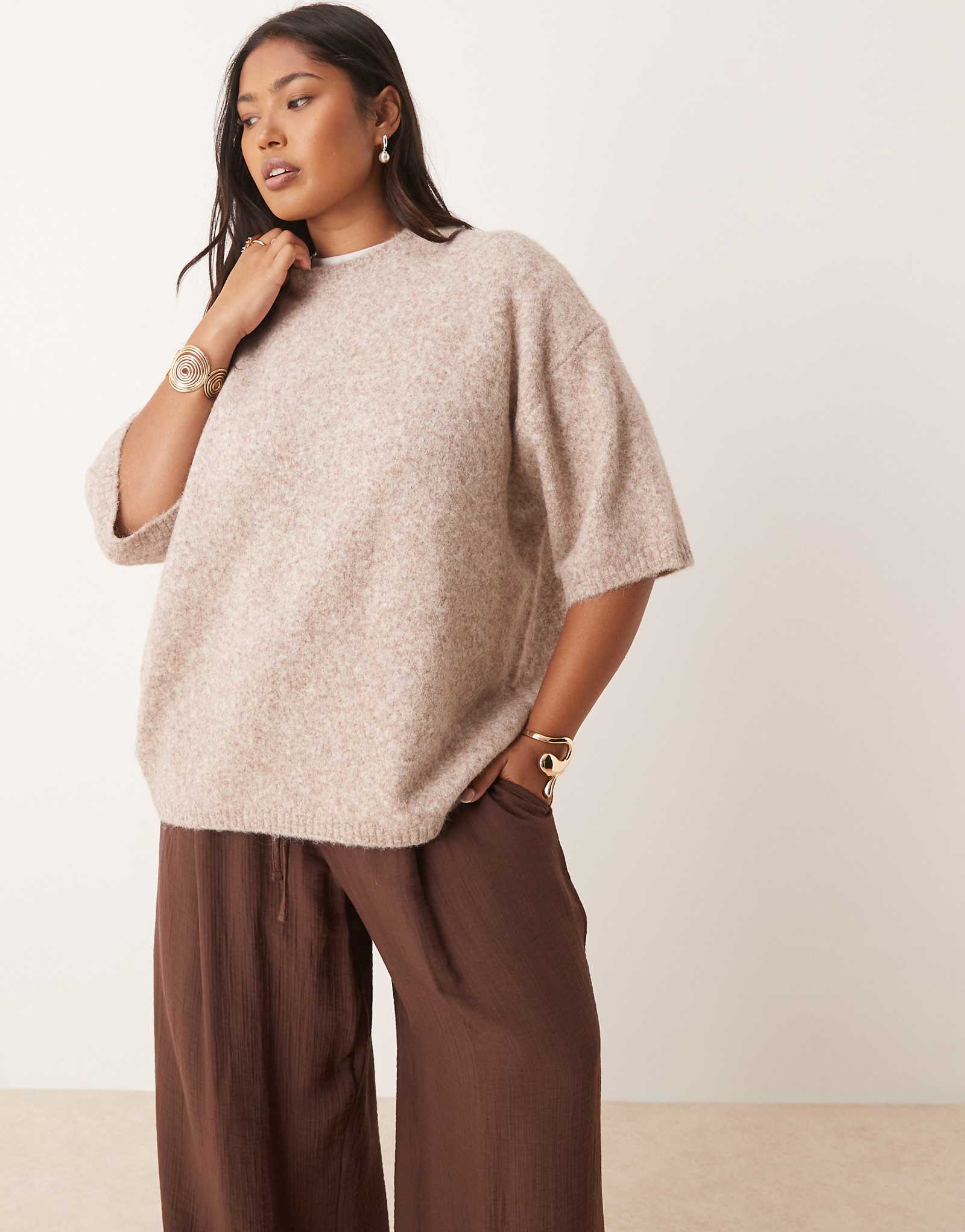 Пушистый свитер-футболка с круглым вырезом от ASOS DESIGN Curve knit в грибовидном стиле 7790₽