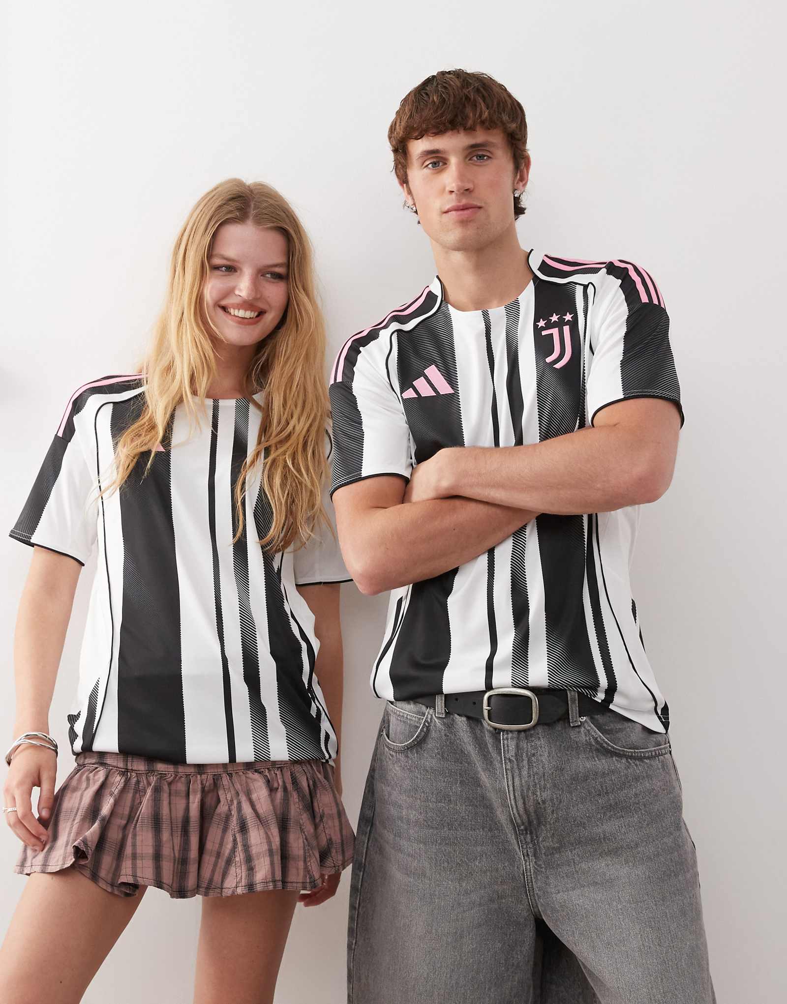 Футболка adidas soccer Juventus белого и черного цветов 19690₽