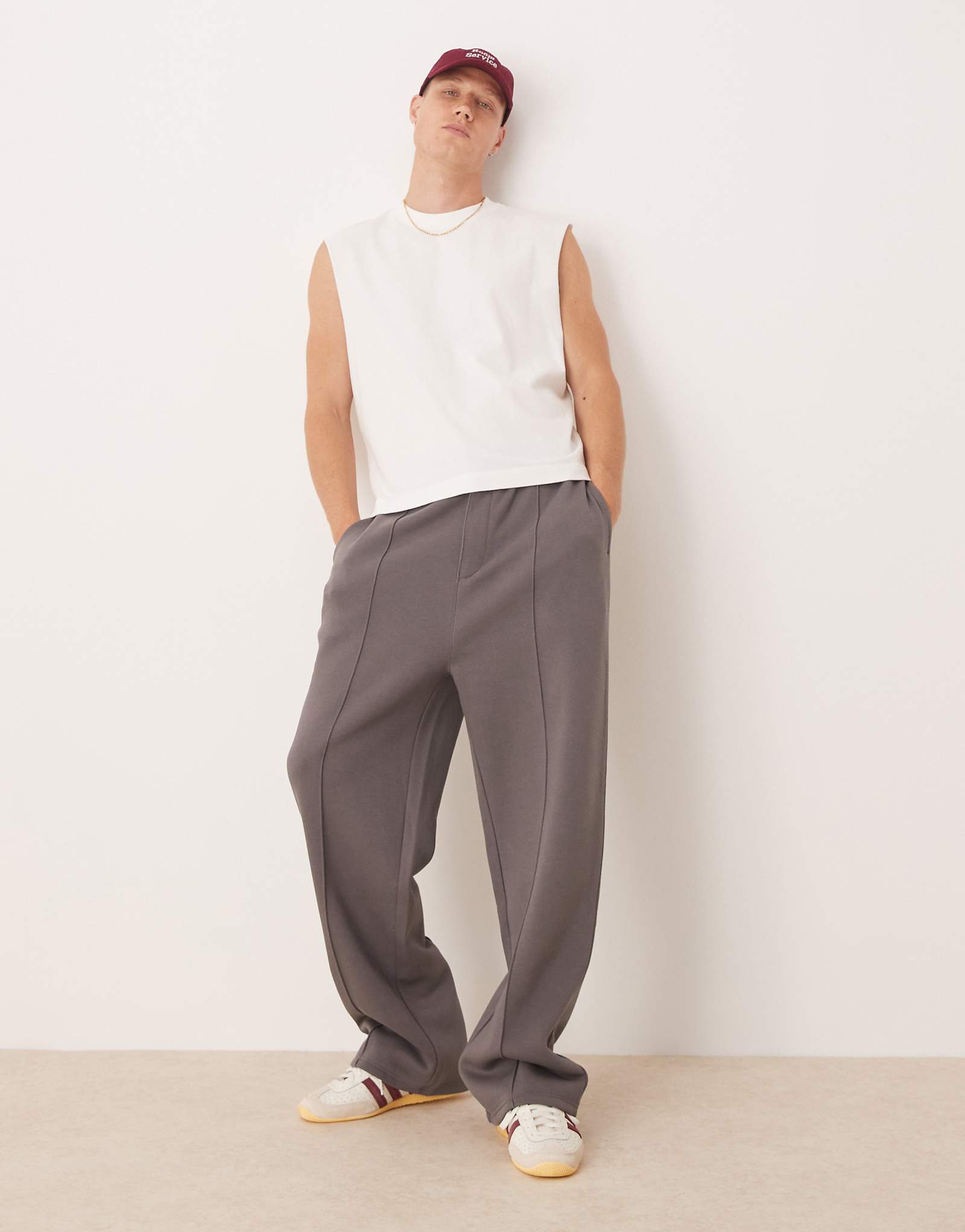 Дизайнерские спортивные брюки ASOS с широкими штанинами и защипами из вулканического стекла 8190₽