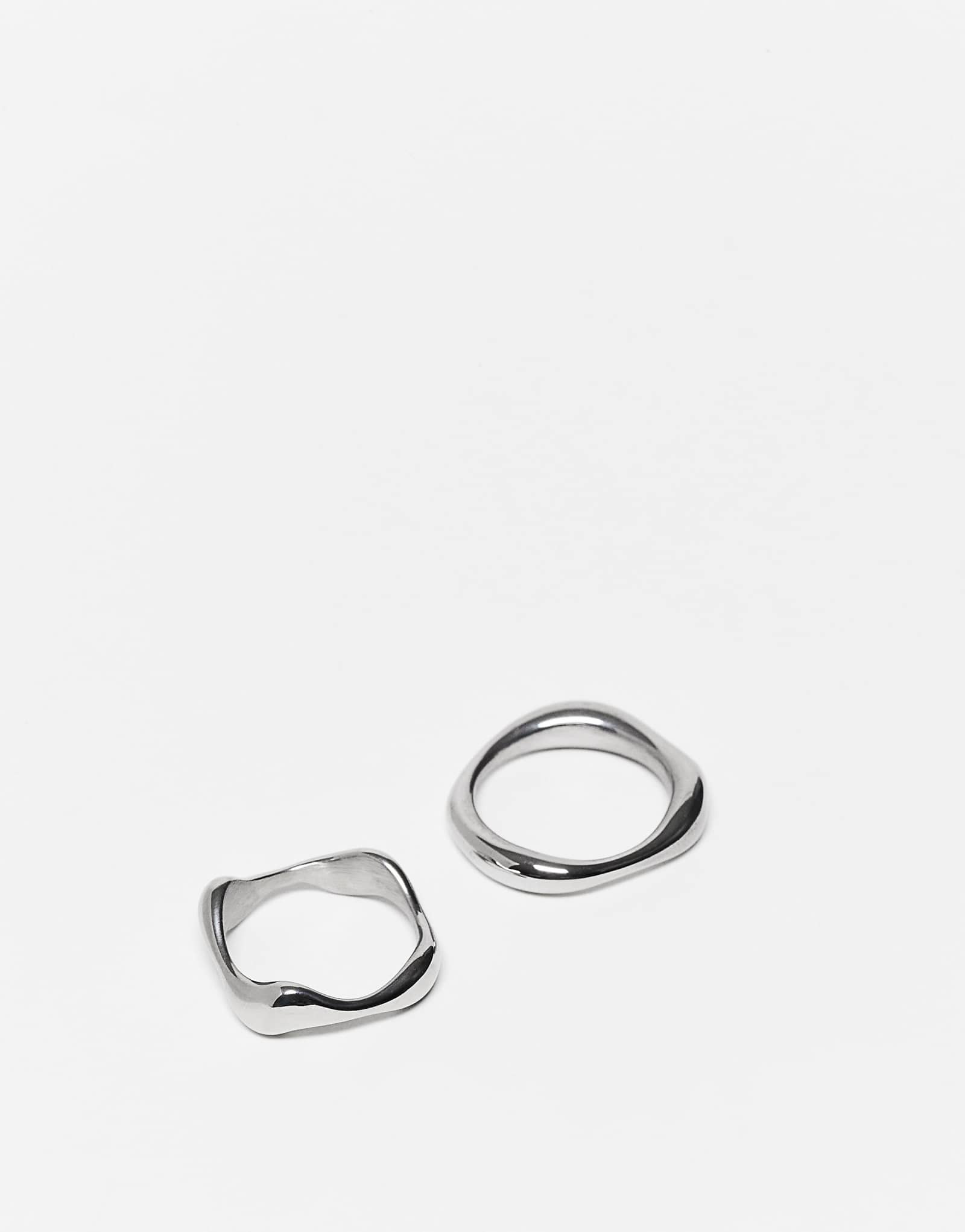 ASOS DESIGN водонепроницаемое кольцо из нержавеющей стали с литой лентой из 2 упаковок серебристого оттенка 6090₽