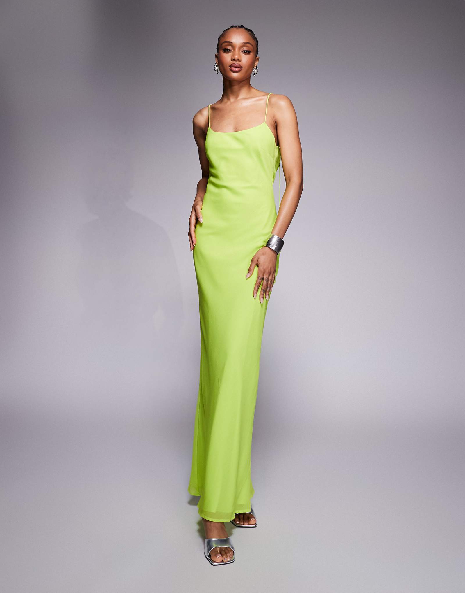 ДИЗАЙНЕРСКОЕ миди-платье-комбинация ASOS на высоких узких бретельках с капюшоном на спине цвета лайма 10790₽