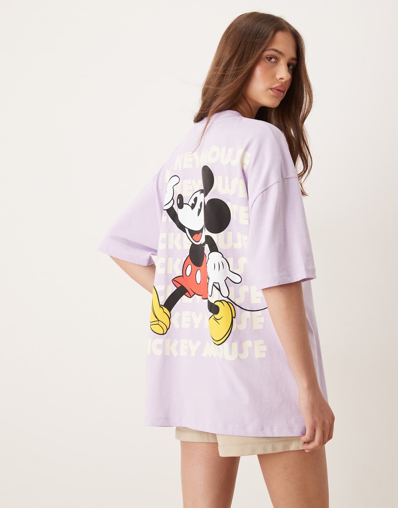 ДИЗАЙНЕРСКАЯ футболка Disney oversize от ASOS с принтом Микки Мауса сиреневого цвета 7090₽