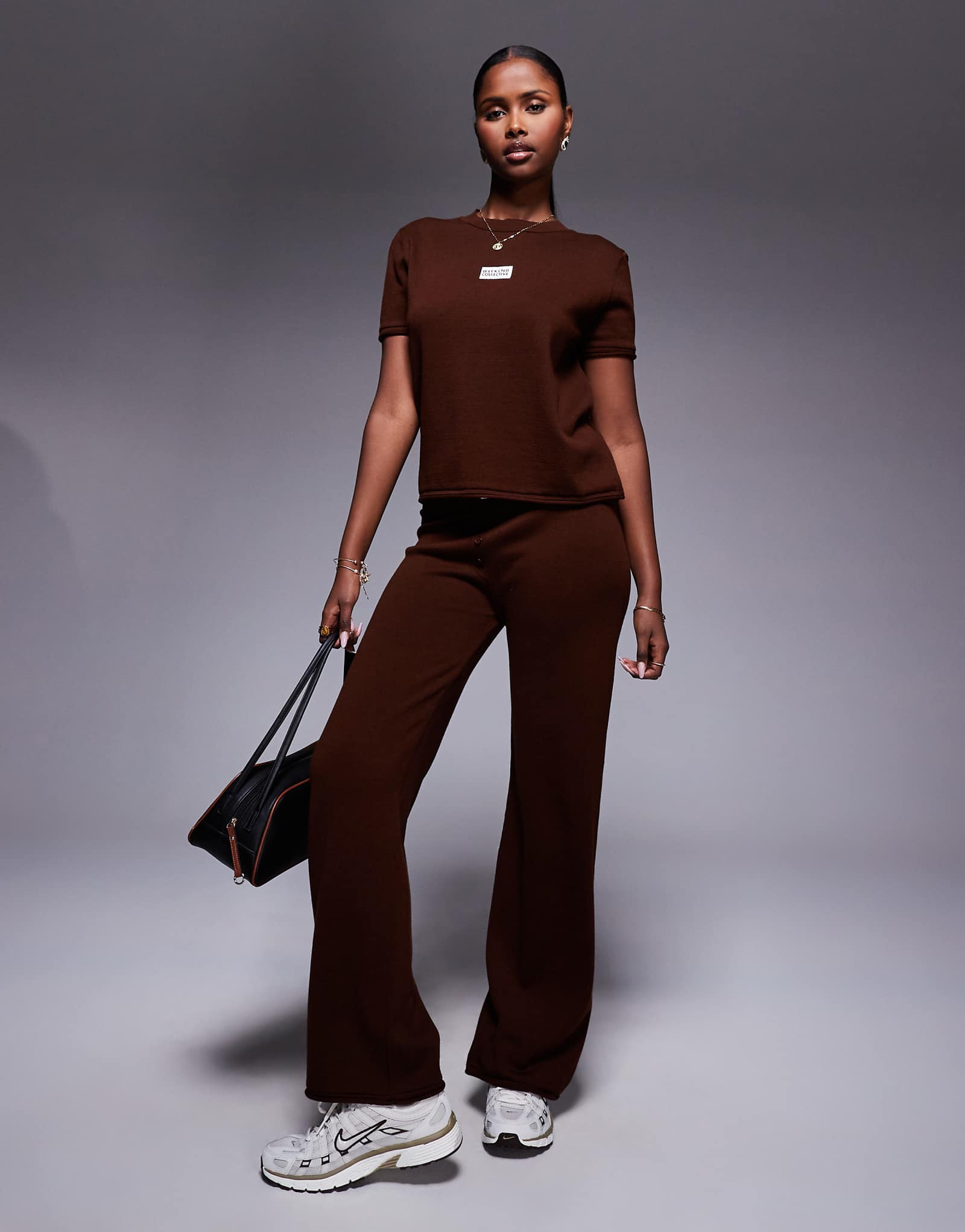 Трикотажные широкие спортивные брюки Weekend Collective шоколадного цвета - часть комплекта 9390₽