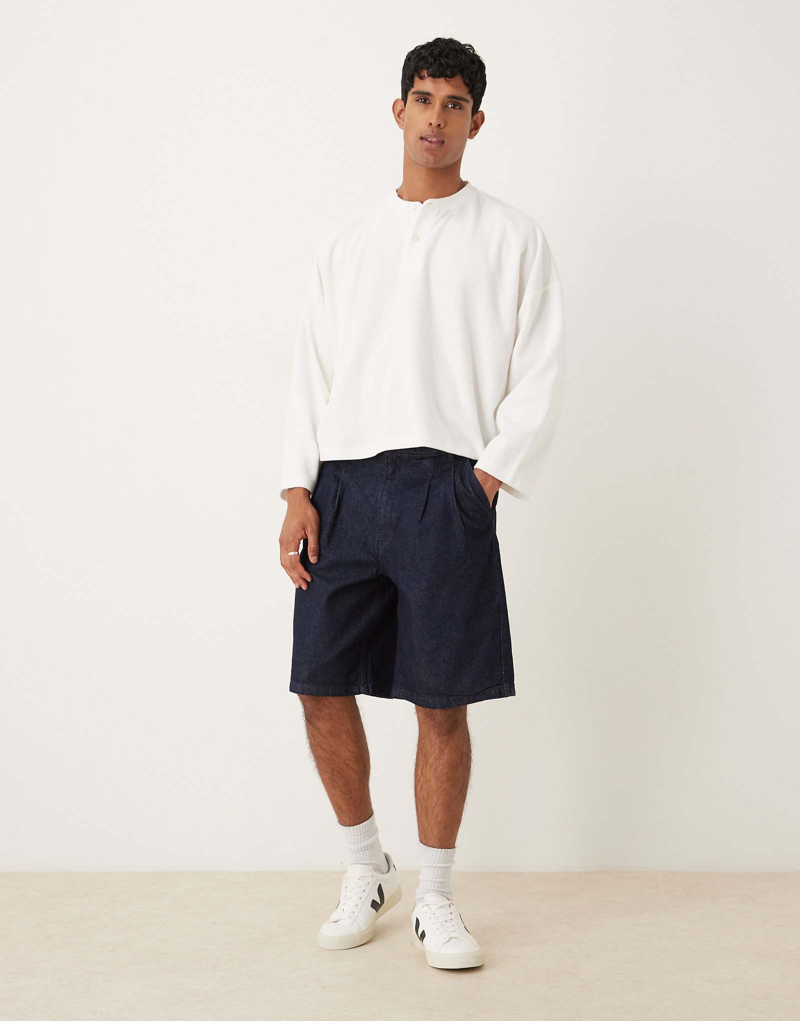 Джинсовая куртка ASOS DESIGN из денима с двойной складкой средней длины синего цвета 9190₽