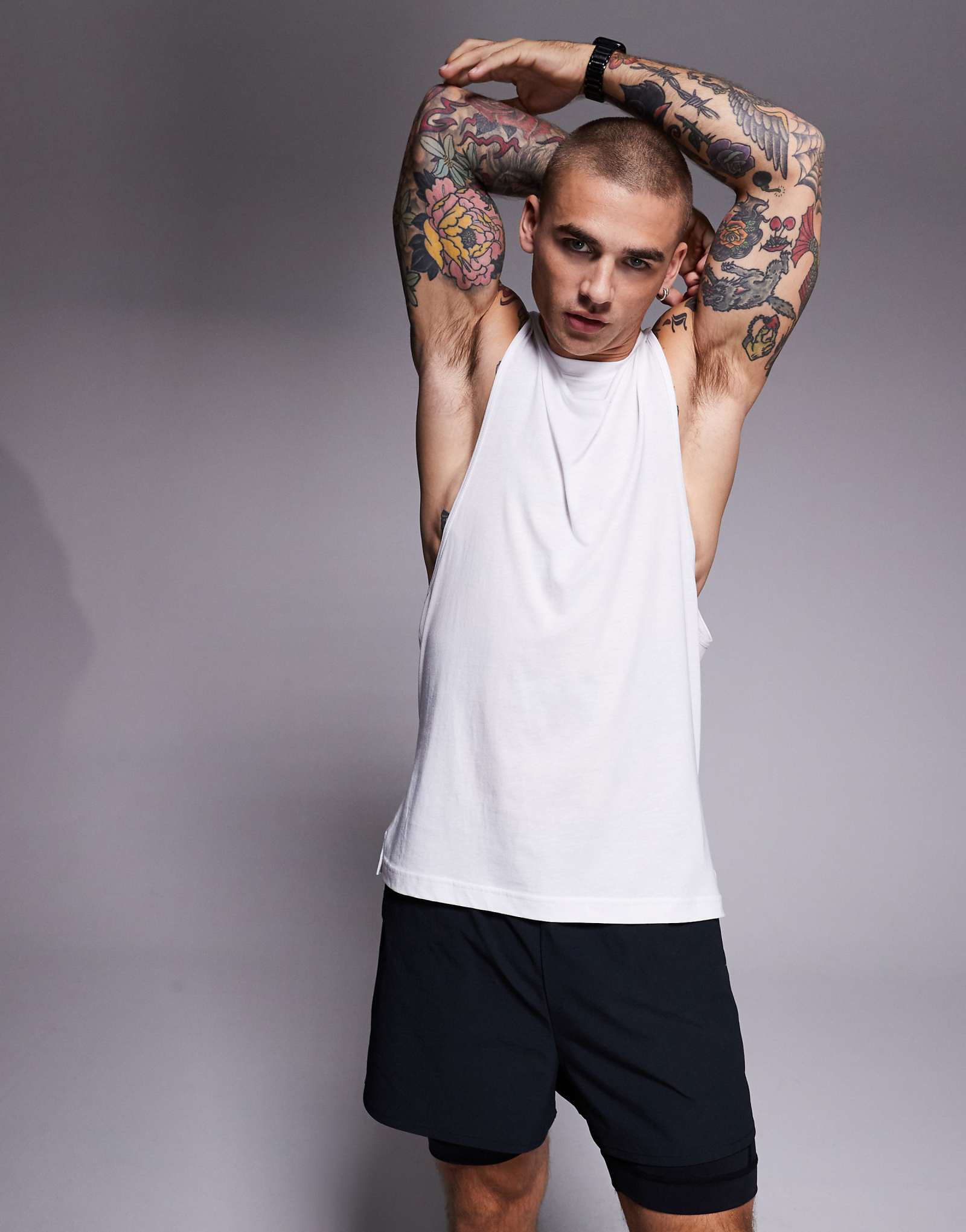 4505 Легкая быстросохнущая майка Yoga с заниженной проймой белого цвета 5090₽