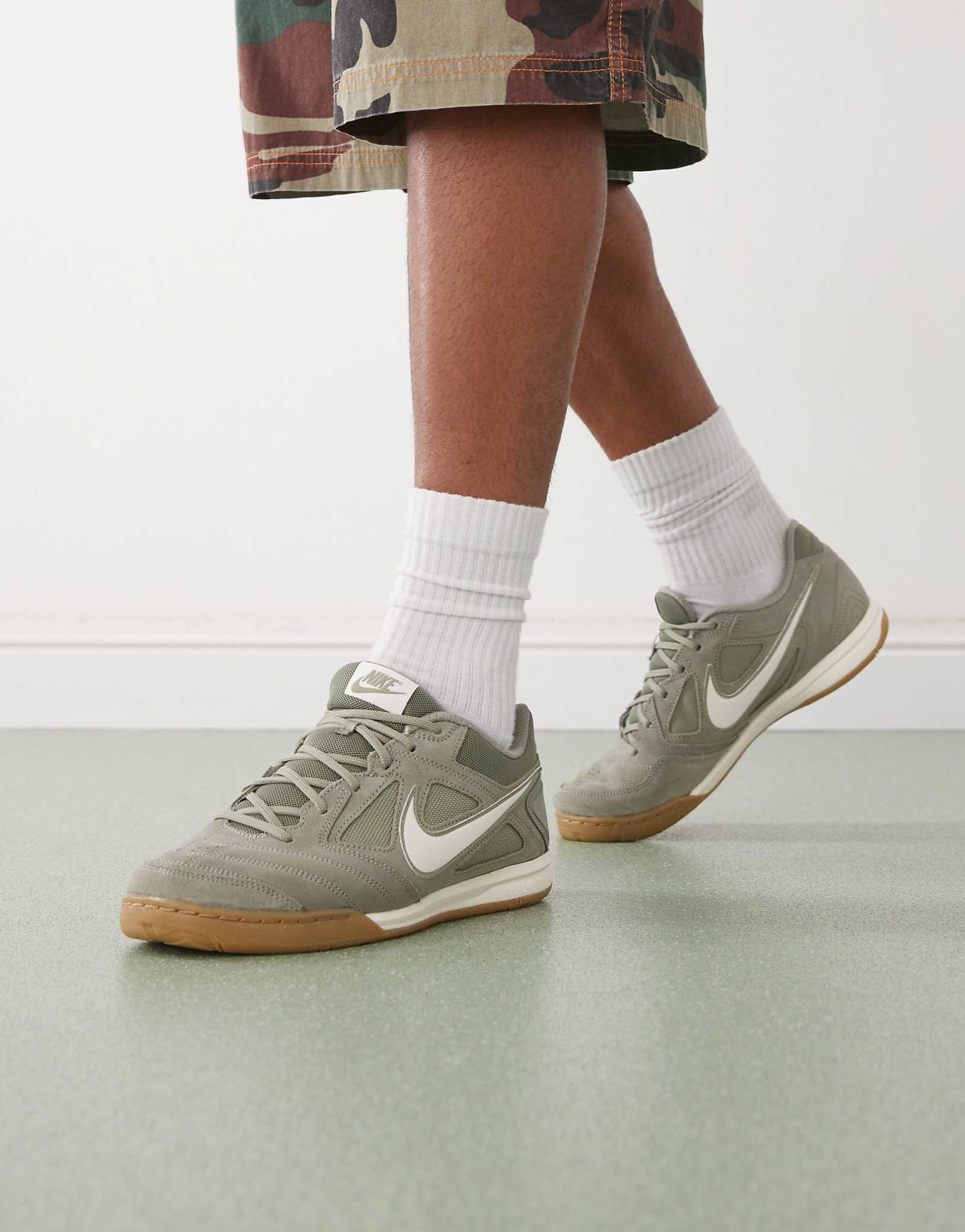 Кроссовки Nike Gato зеленого цвета хаки 21190₽