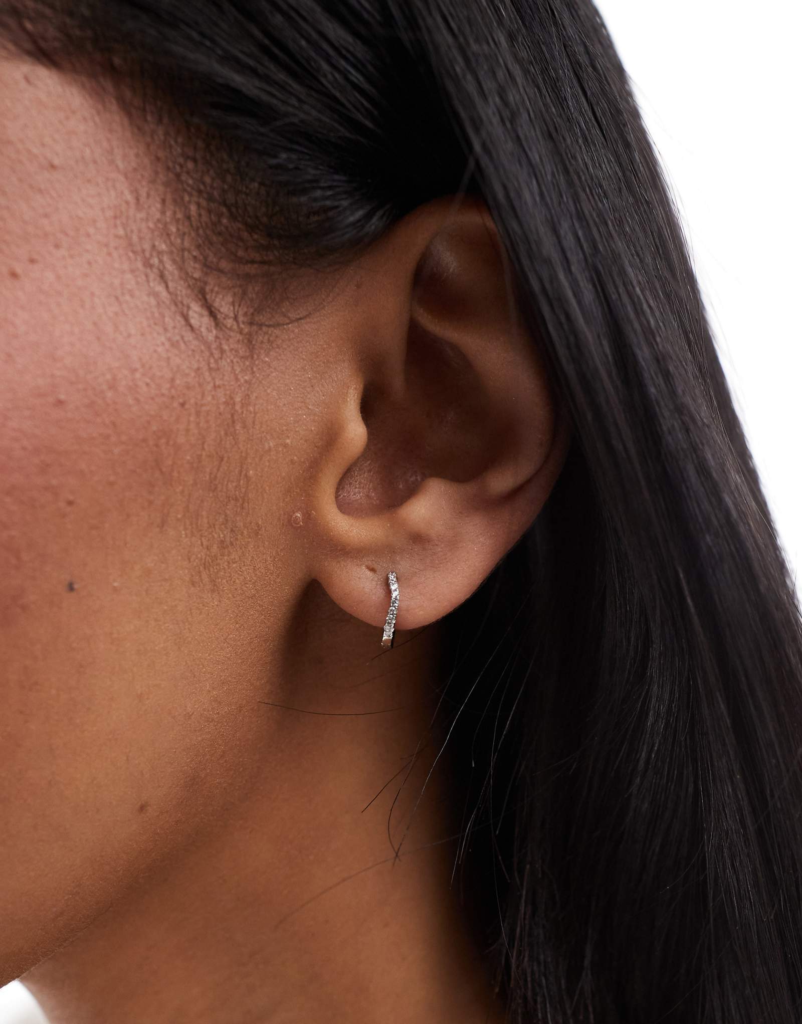 Серьги-кольца с драгоценными камнями Kingsley Ryan диаметром 10 мм из чистого серебра 3690₽