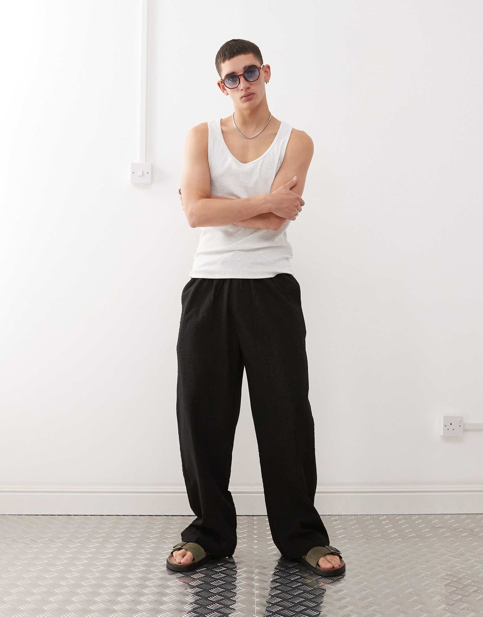 Брюки из текстурированной ткани COLLUSION черного цвета 5290₽