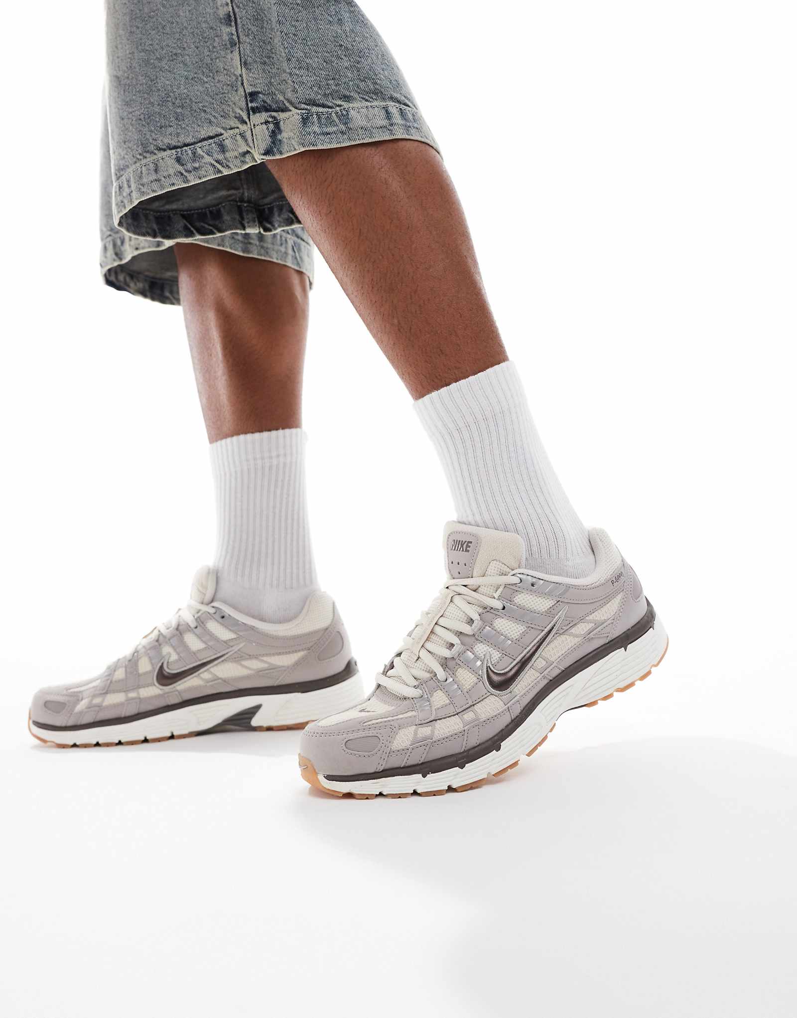 Кроссовки Nike P-6000 серого цвета и цвета камня 24490₽