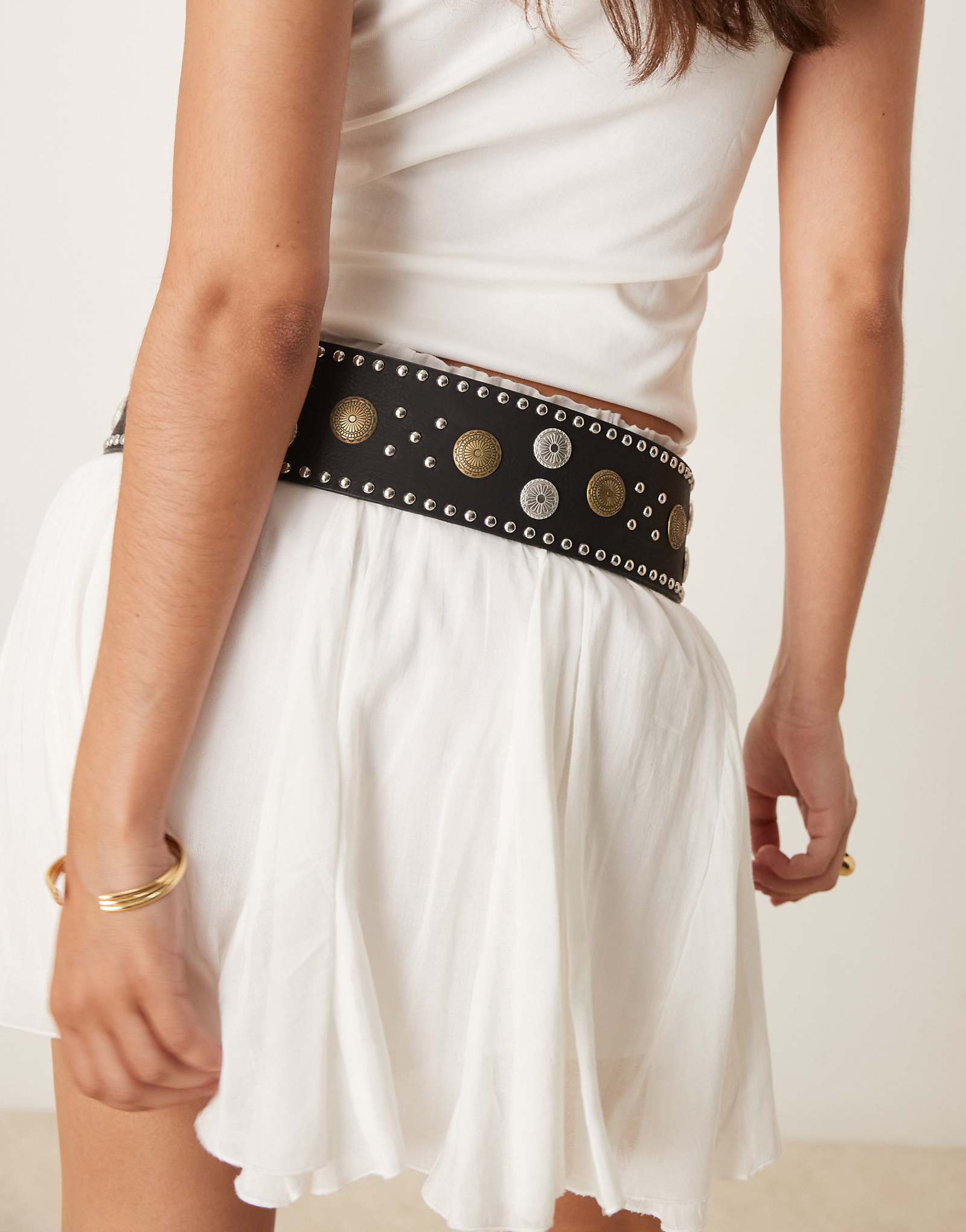 Мои аксессуары широкий черный пояс с заклепками 5690₽