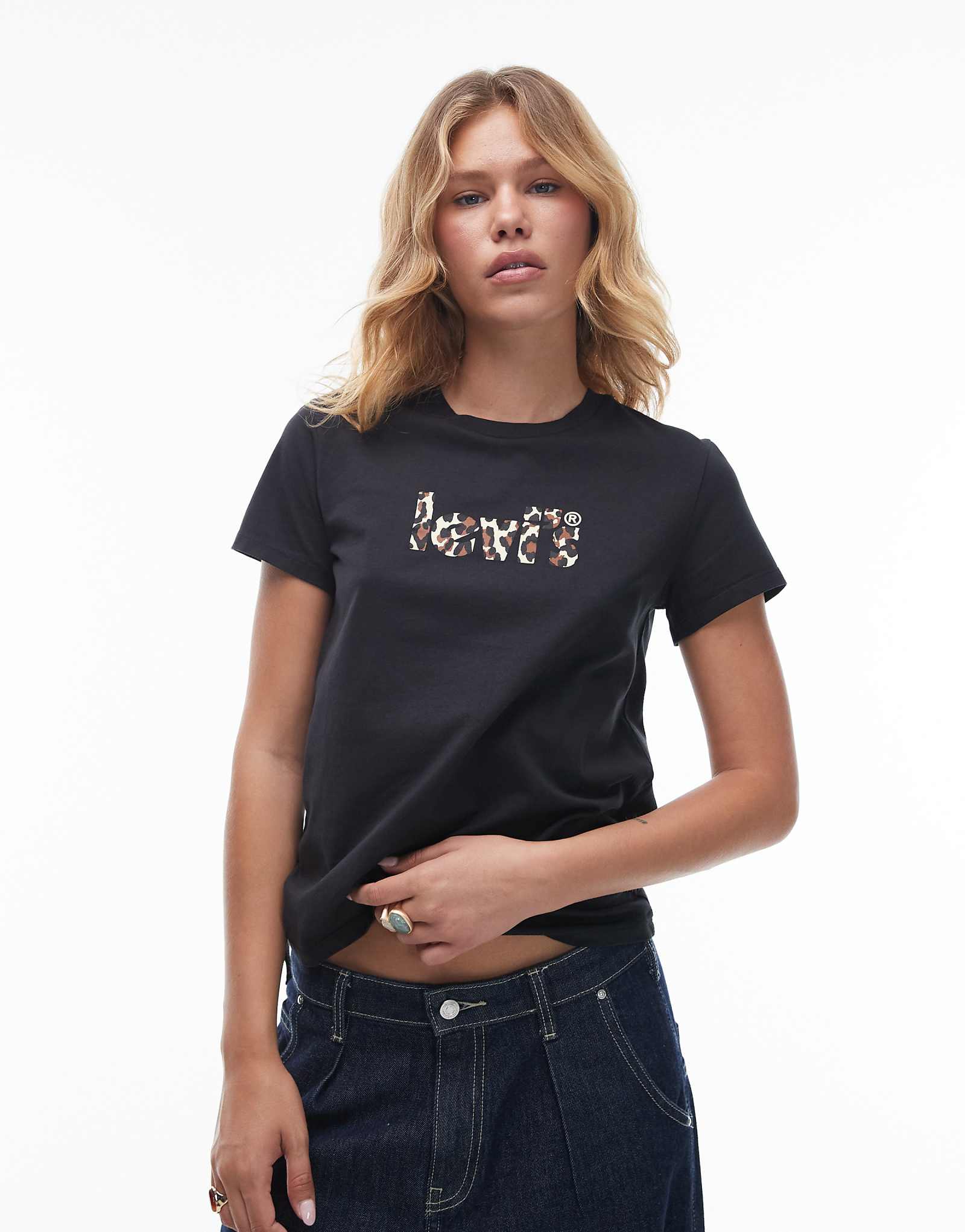 Идеальная футболка Levis с леопардовым логотипом черного цвета 9090₽