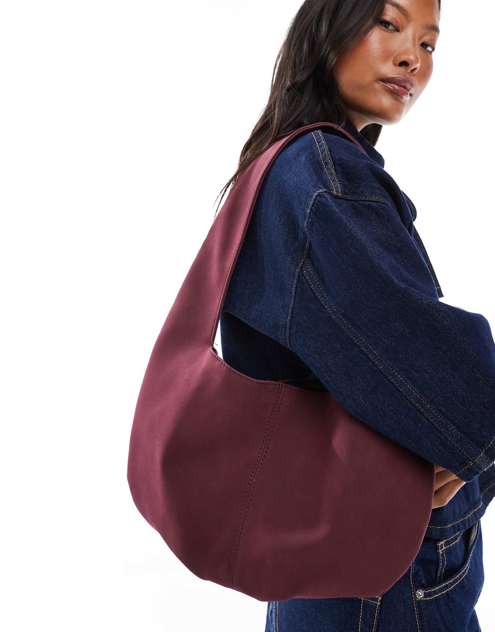 Мои аксессуары объемная круглая сумка через плечо из искусственной замши бордового цвета 9390₽