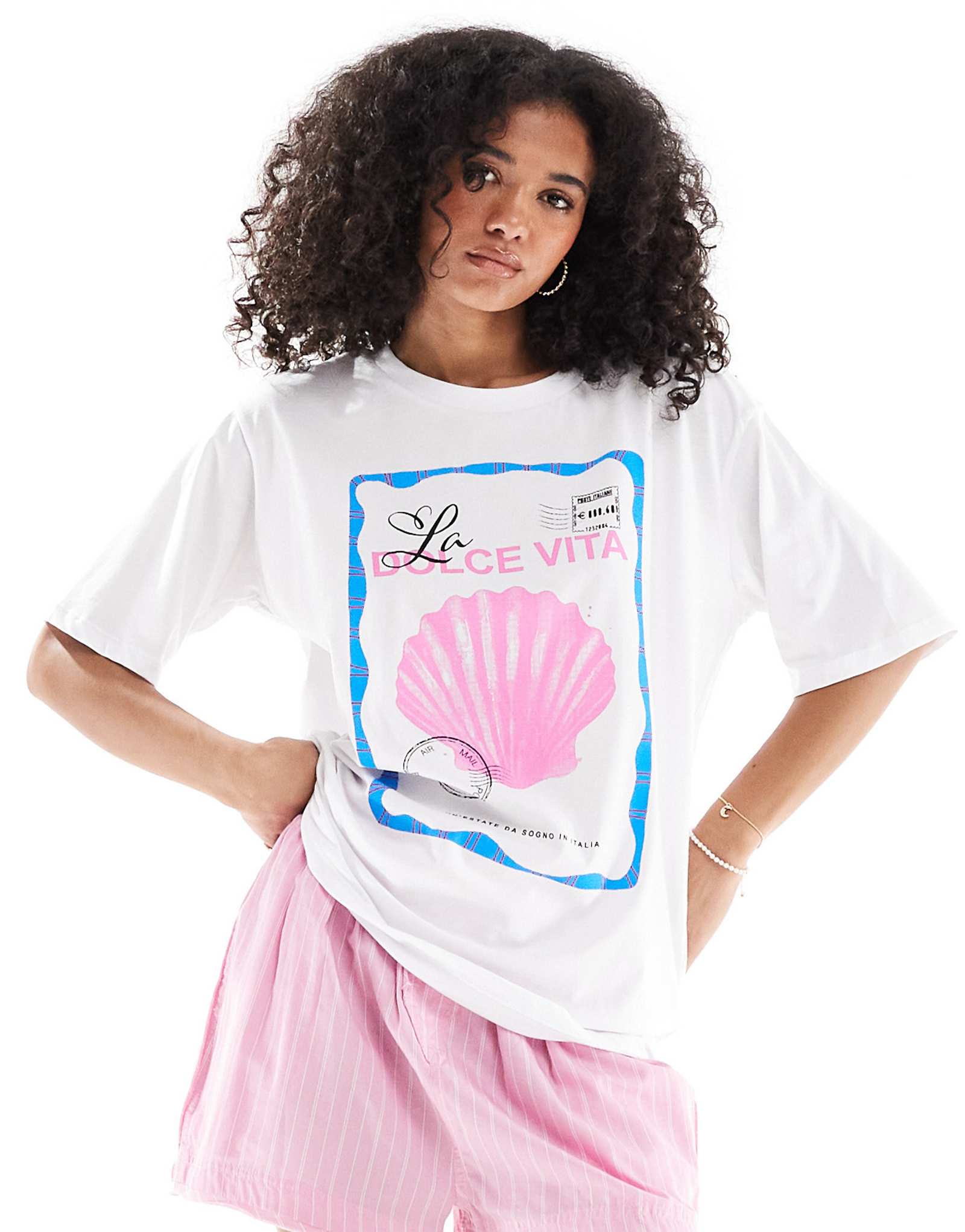 Футболка ONLY dolce vita с рисунком бойфренда белого цвета 3890₽