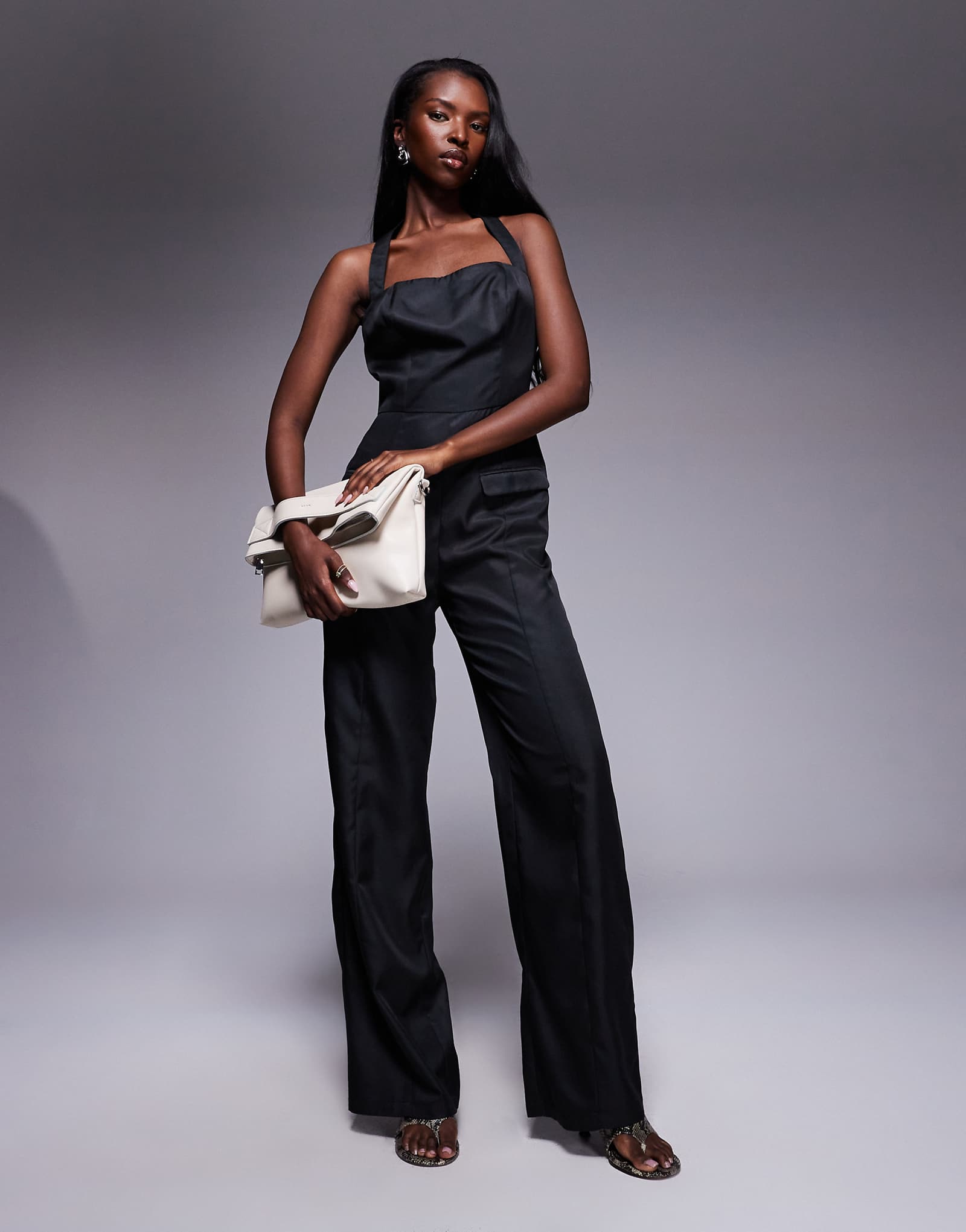 Эксклюзивный комбинезон Kaiia с квадратным вырезом на шее и широкими штанинами с карманами черного цвета 15890₽