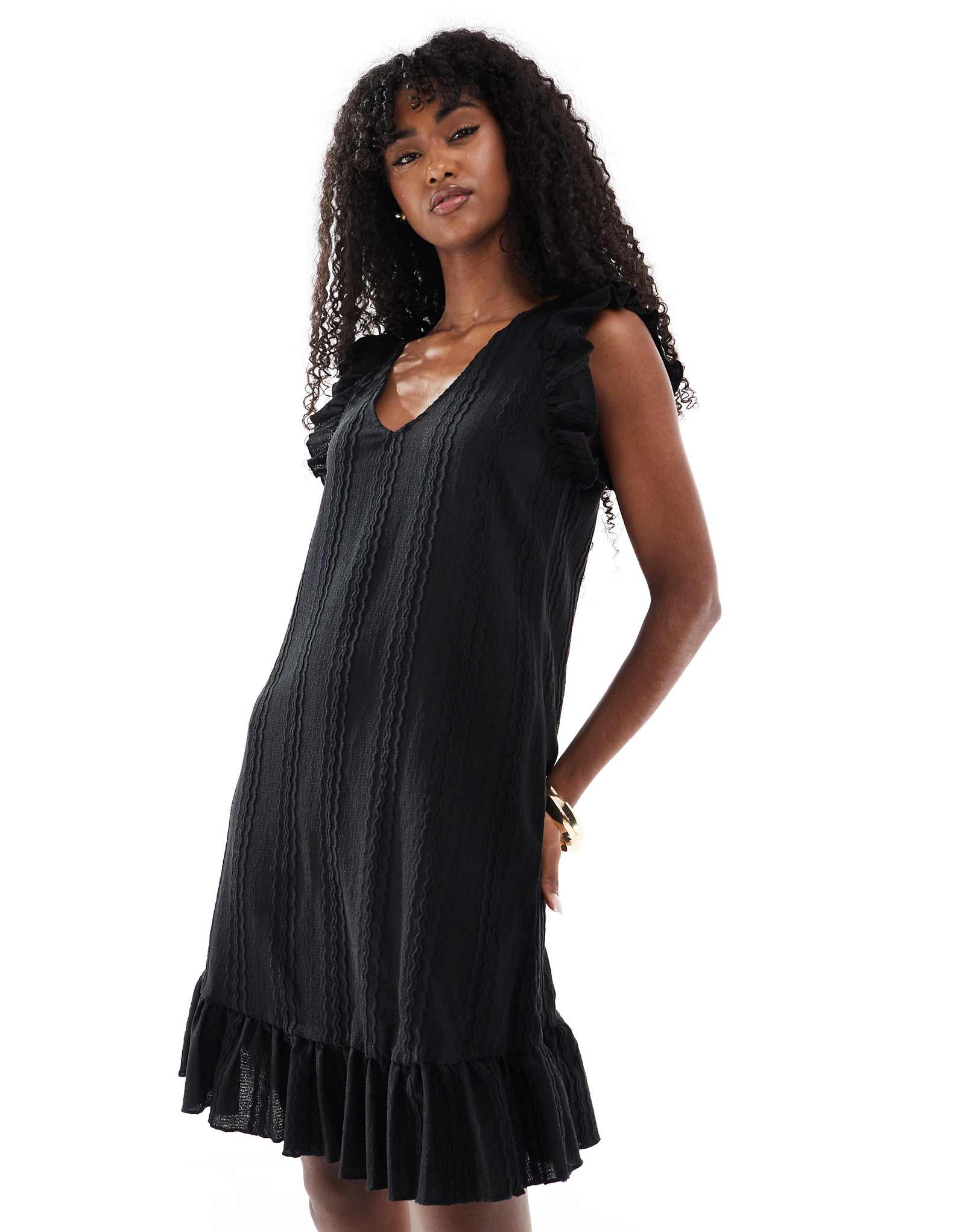 Мини-платье из джерси с оборками черного цвета 14090₽