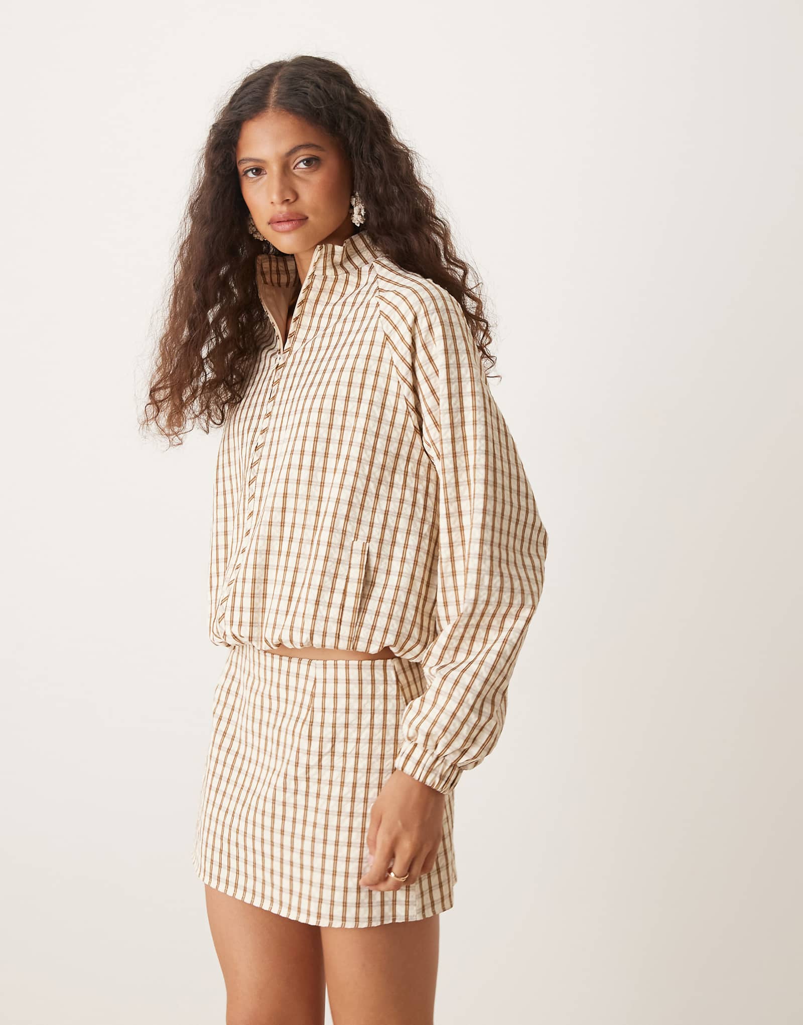 Клетчатая куртка-бомбер Motel kalle коричневого цвета 23090₽