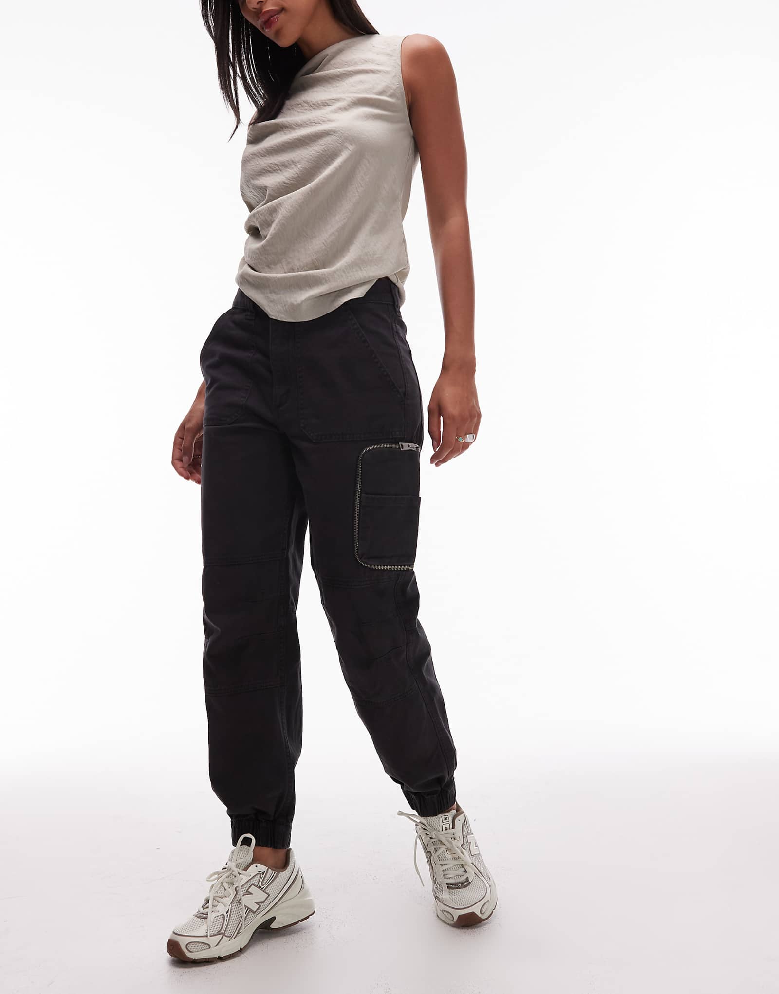 Спортивные брюки AllSaints florence с манжетами черного цвета 50390₽